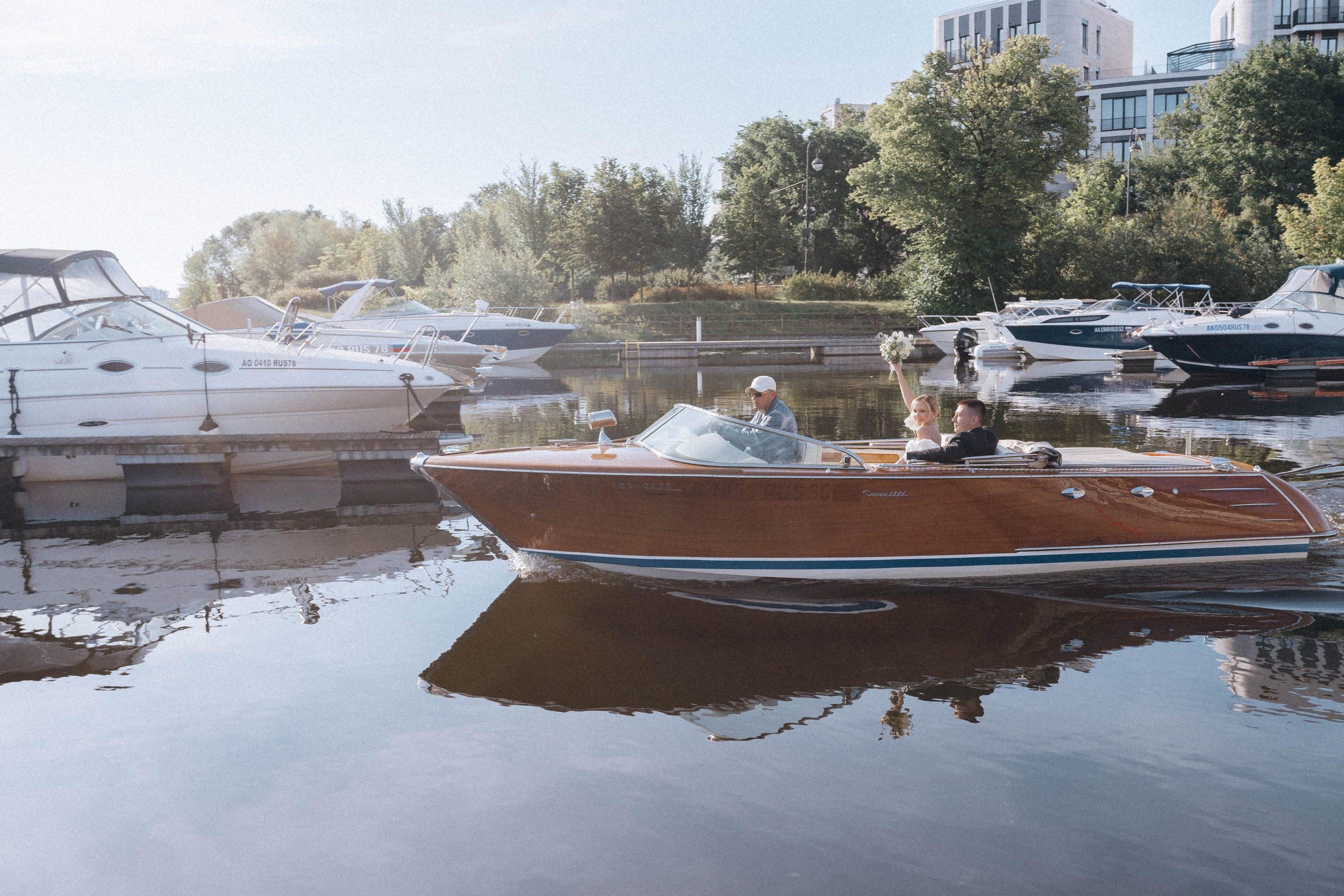 СВАДЕНБНАЯ СЬЕМКА НА КАТЕРЕ ПО КАНАЛАМ САНКТ-ПЕТЕРБУРГА И В АКВАТОРИИ НЕВЫ. Профессиональный фотограф, Санкт-Петербург — Виктория Богомолова