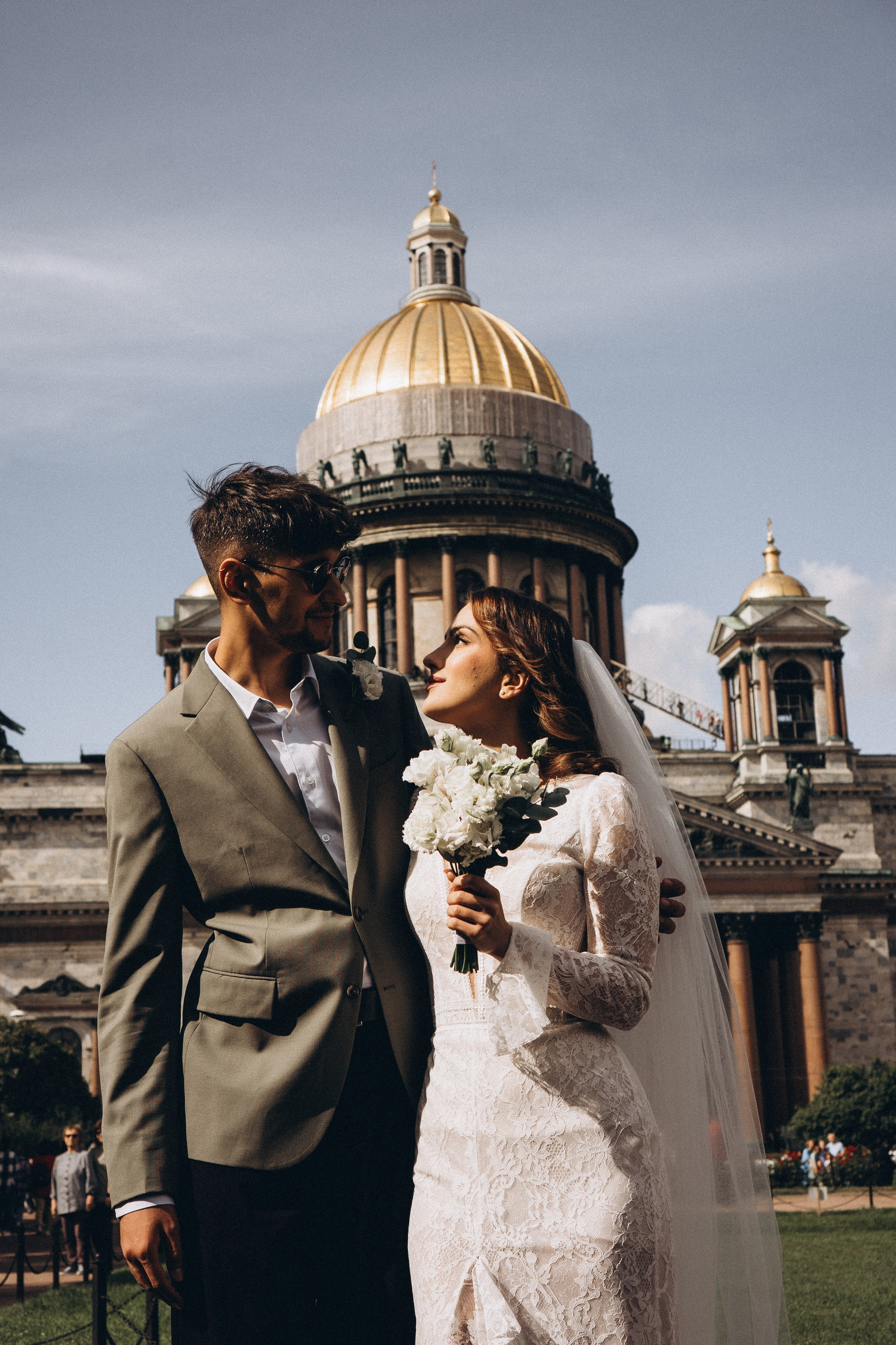 СВАДЕБНАЯ ПРОГУЛКА ВОЗЕ ИСАИКЕВСКОГО СОБОРА АСТОРИИ И ЗАКОНОДАЛЕТНОГО СОБРАНИЯ. Профессиональный фотограф, Санкт-Петербург — Виктория Богомолова
