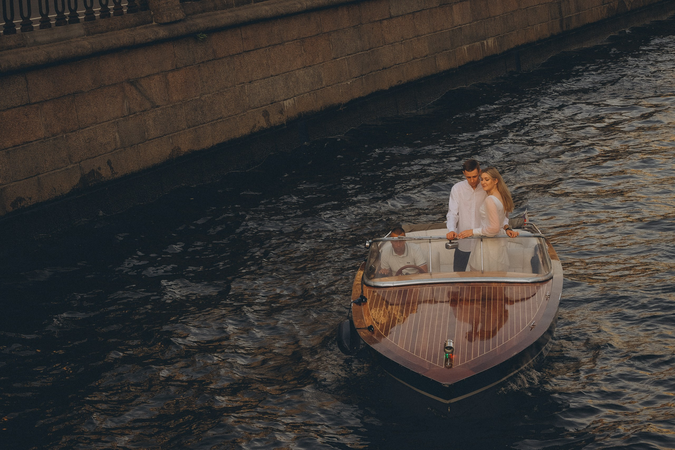 СВАДЕНБНАЯ СЬЕМКА НА КАТЕРЕ ПО КАНАЛАМ САНКТ-ПЕТЕРБУРГА И В АКВАТОРИИ НЕВЫ. Профессиональный фотограф, Санкт-Петербург — Виктория Богомолова