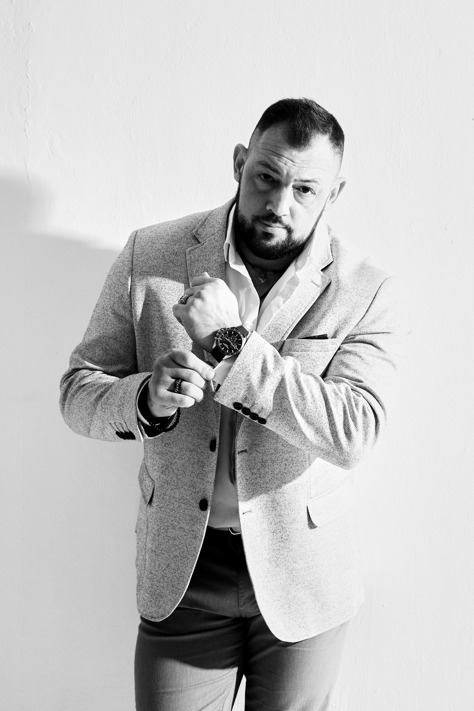 В студии (ЧБ)