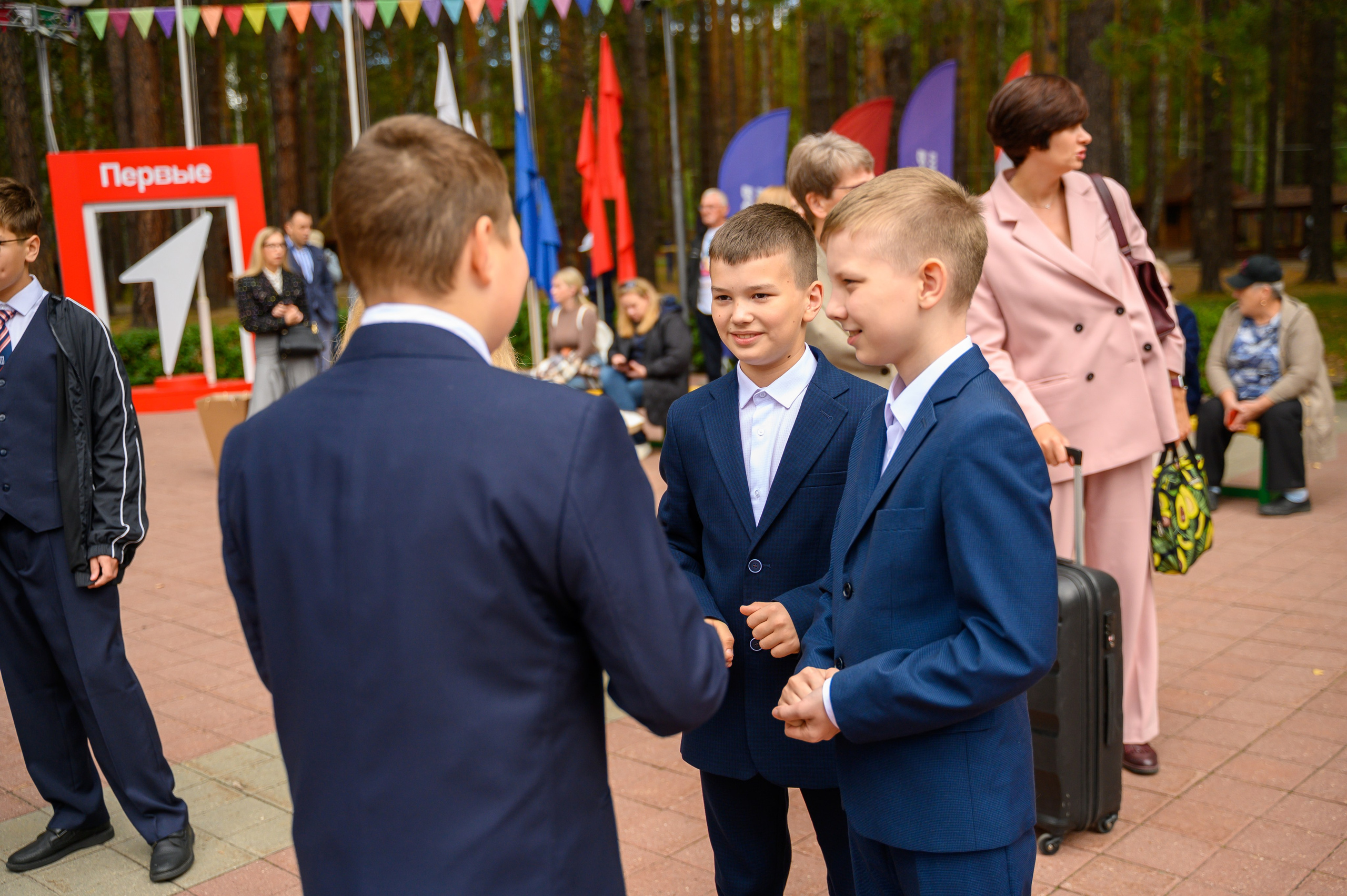 1 сентября линейка ФМШ. Фотограф новорожденных, семейный детский в Тюмени Татьяна Морозова