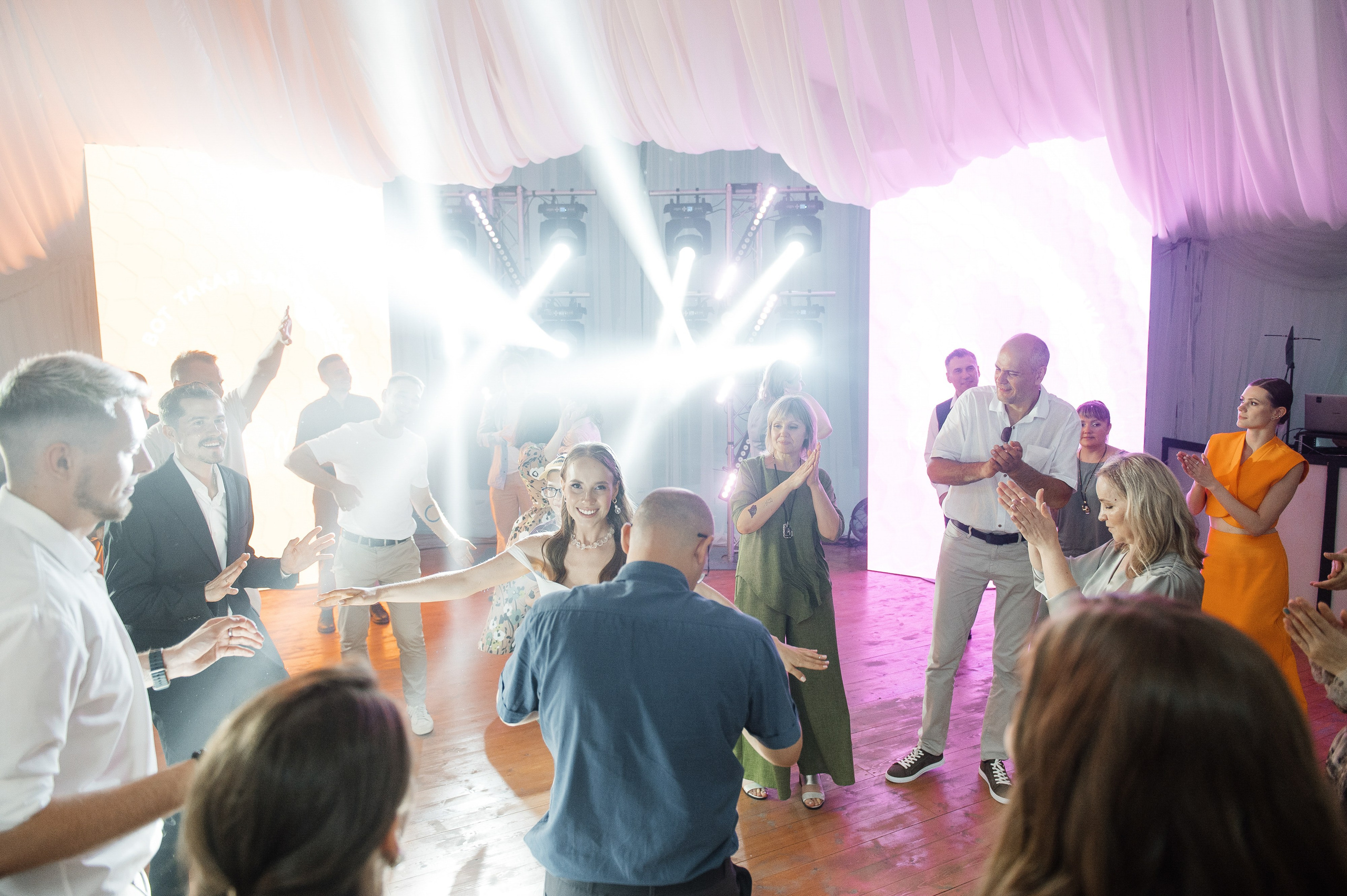 Вот такая заварушка. Свадебный фотограф Саша Базенко