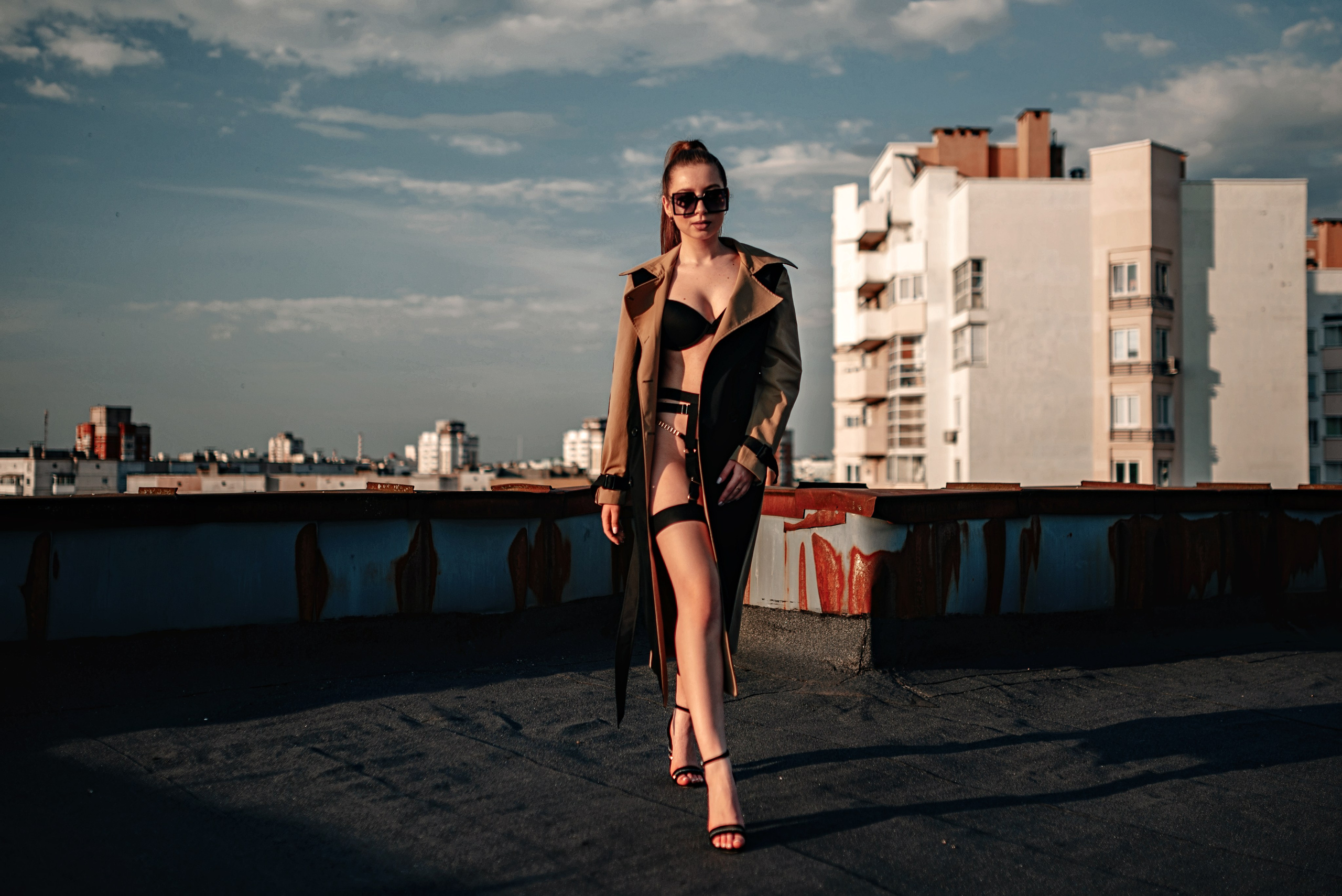 Фотосессия на закате на крыше дома. Фотограф в Витебске Сергей Томашев