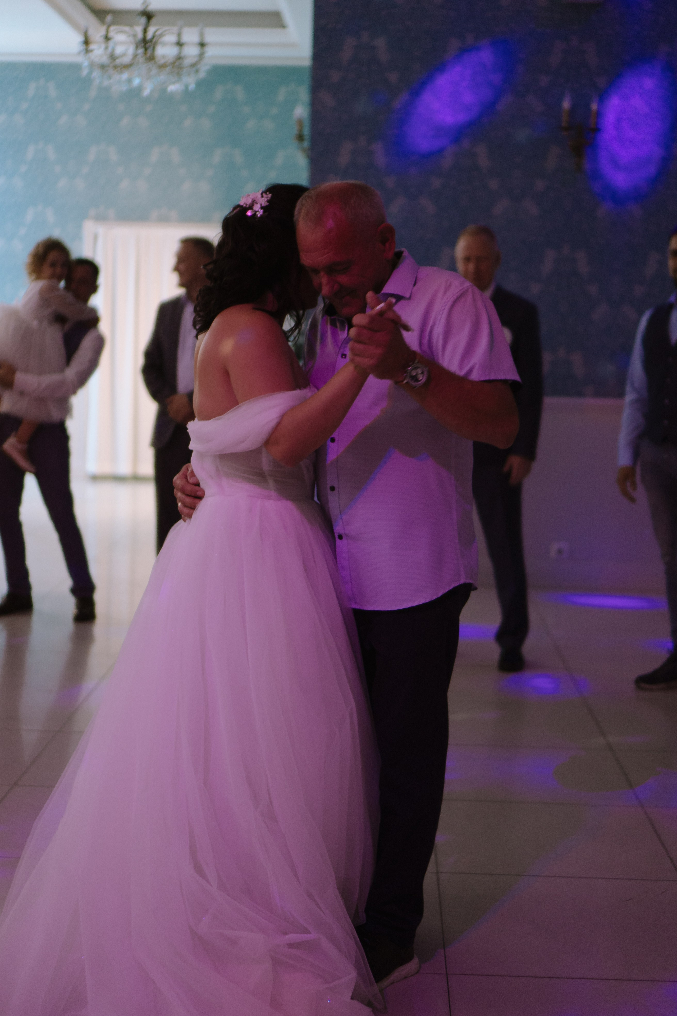 ТАНЕЦ ОТЦА И ДОЧЕРИ НА БАНКЕТЕ (СВАДЕБНАЯ ФОТОСЕСИИЯ БАНКЕТА). Профессиональный фотограф, Санкт-Петербург — Виктория Богомолова