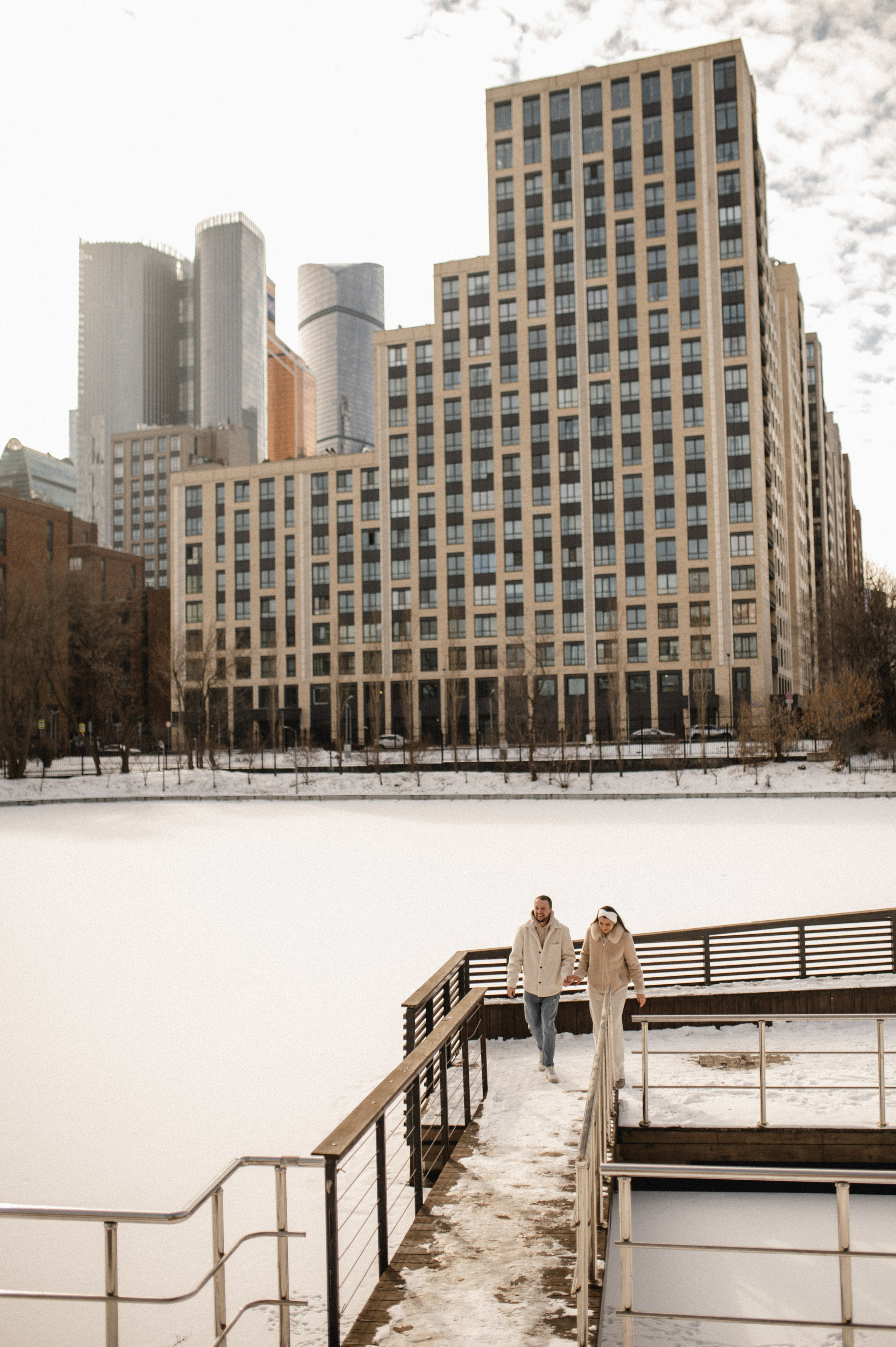 Лавстори стрит фотосессия в зимней Москве. Семейная фотосессия Бутово Москва фотограф Алина Морщагина