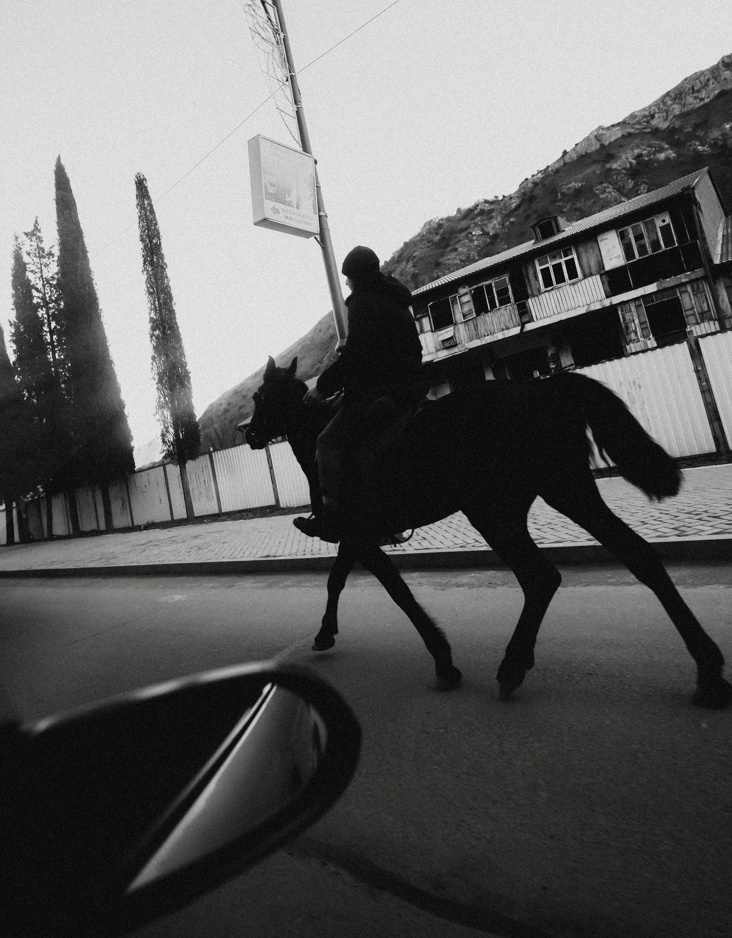 ТБИЛИСИ 2023-2024. Стрит-фотография, полная абсурда, идиотизма и красоты