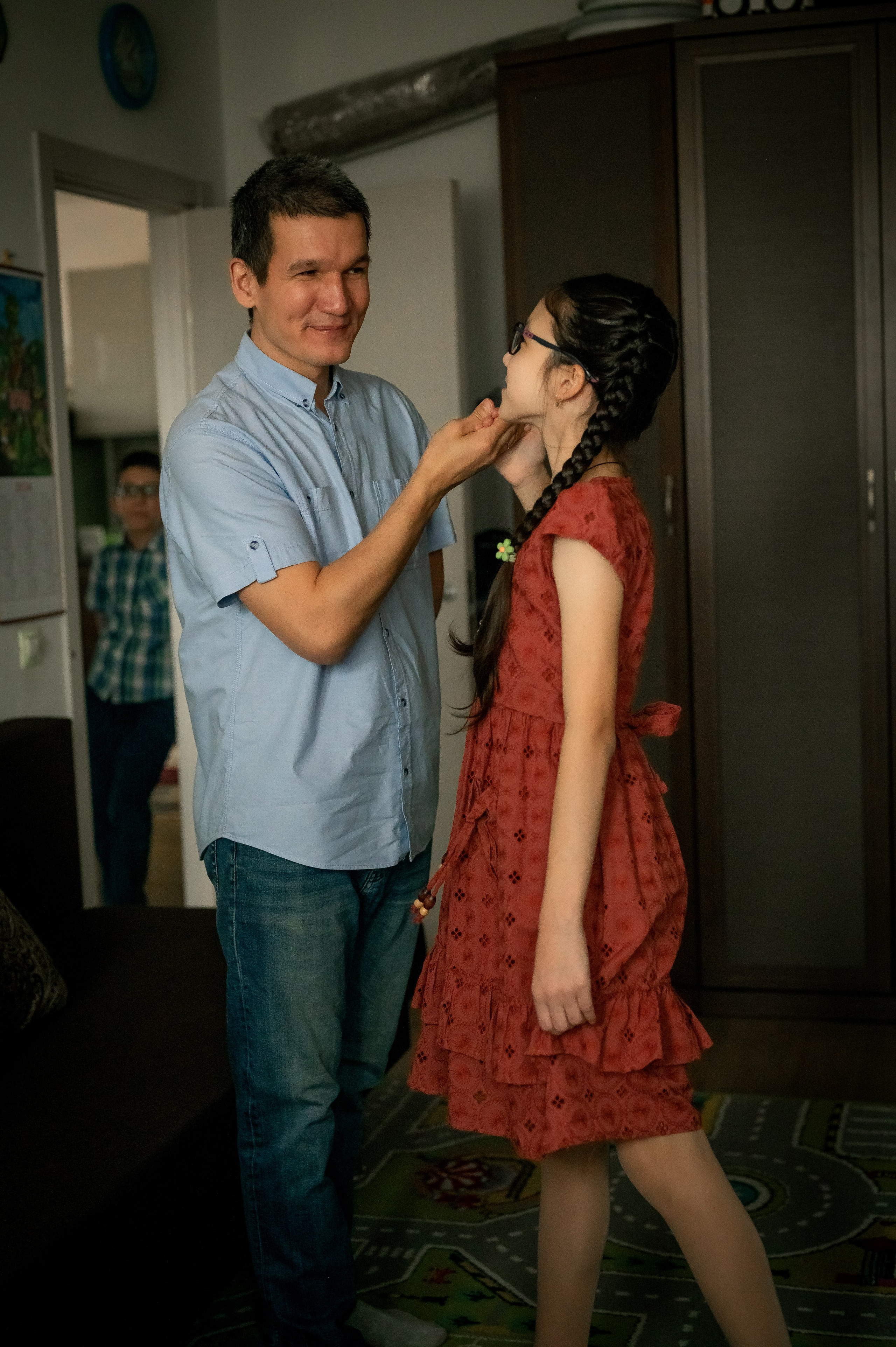 Родители с новорожденным малышом. Фотограф новорождённых, семейный, школьный в городе Калуге Евгения