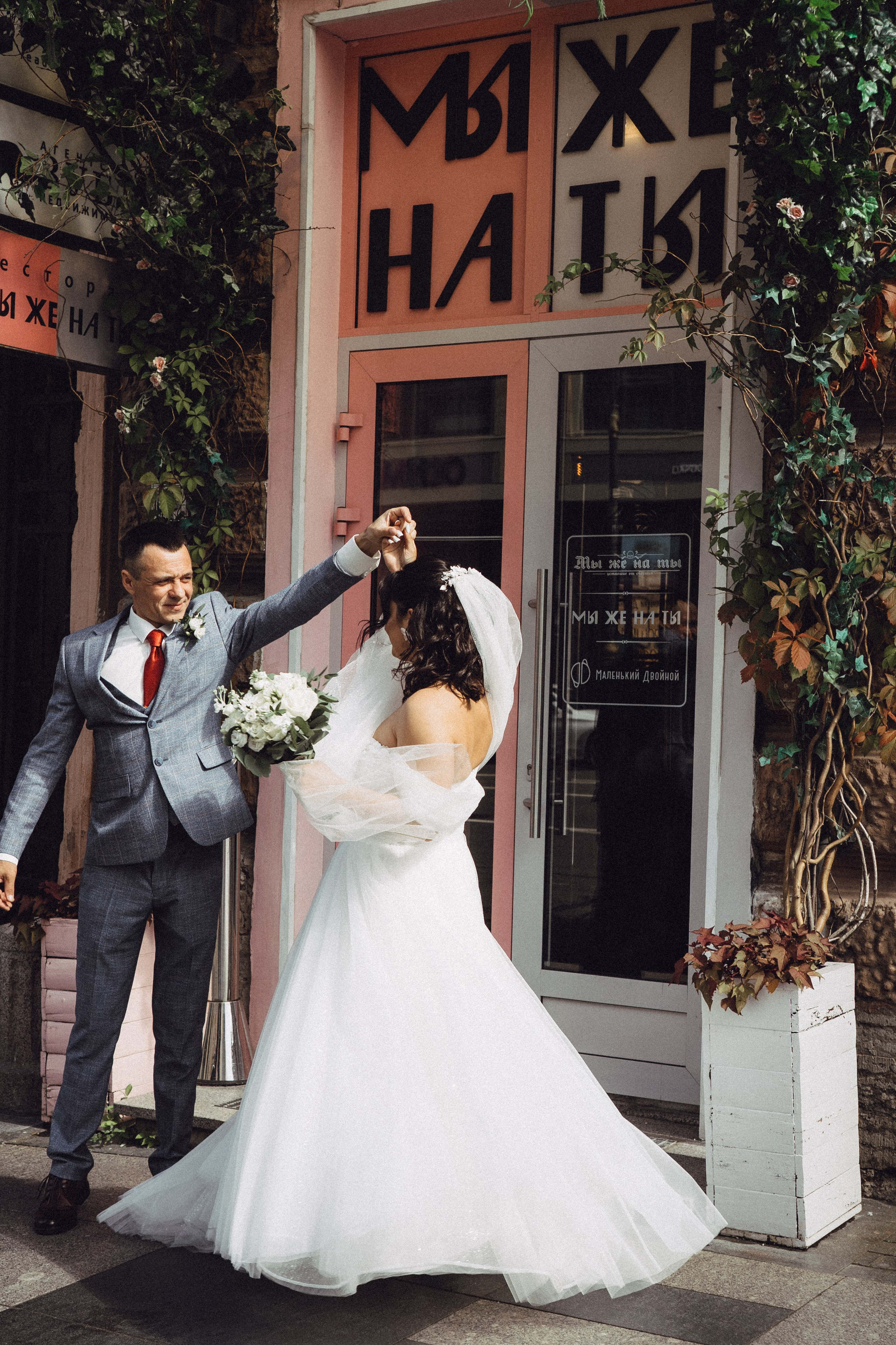 СВАДЕБНАЯ ПРОГУЛКА РЕСТОРАН МЫ ЖЕ НА ТЫ И ФОТОСЕССИИЯ С АВТОМОБИЛЕМ. Профессиональный фотограф, Санкт-Петербург — Виктория Богомолова