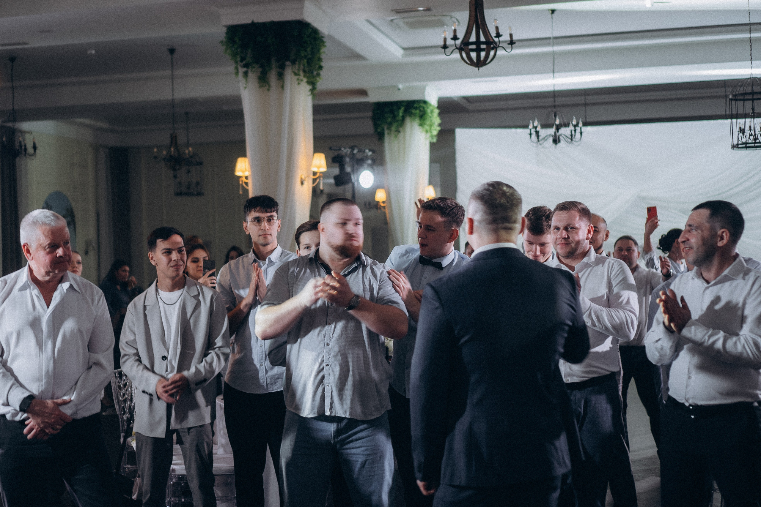 СВАДЕБНАЯ СЬЕМКА СБОРОВ В ОТЕЛЕ И ВЫЕЗД НА ЦЕРЕМОНИЮ (СНЯТО В СИБИРЕ В НИЖНЕВАРТОВСКЕ). Профессиональный фотограф, Санкт-Петербург — Виктория Богомолова