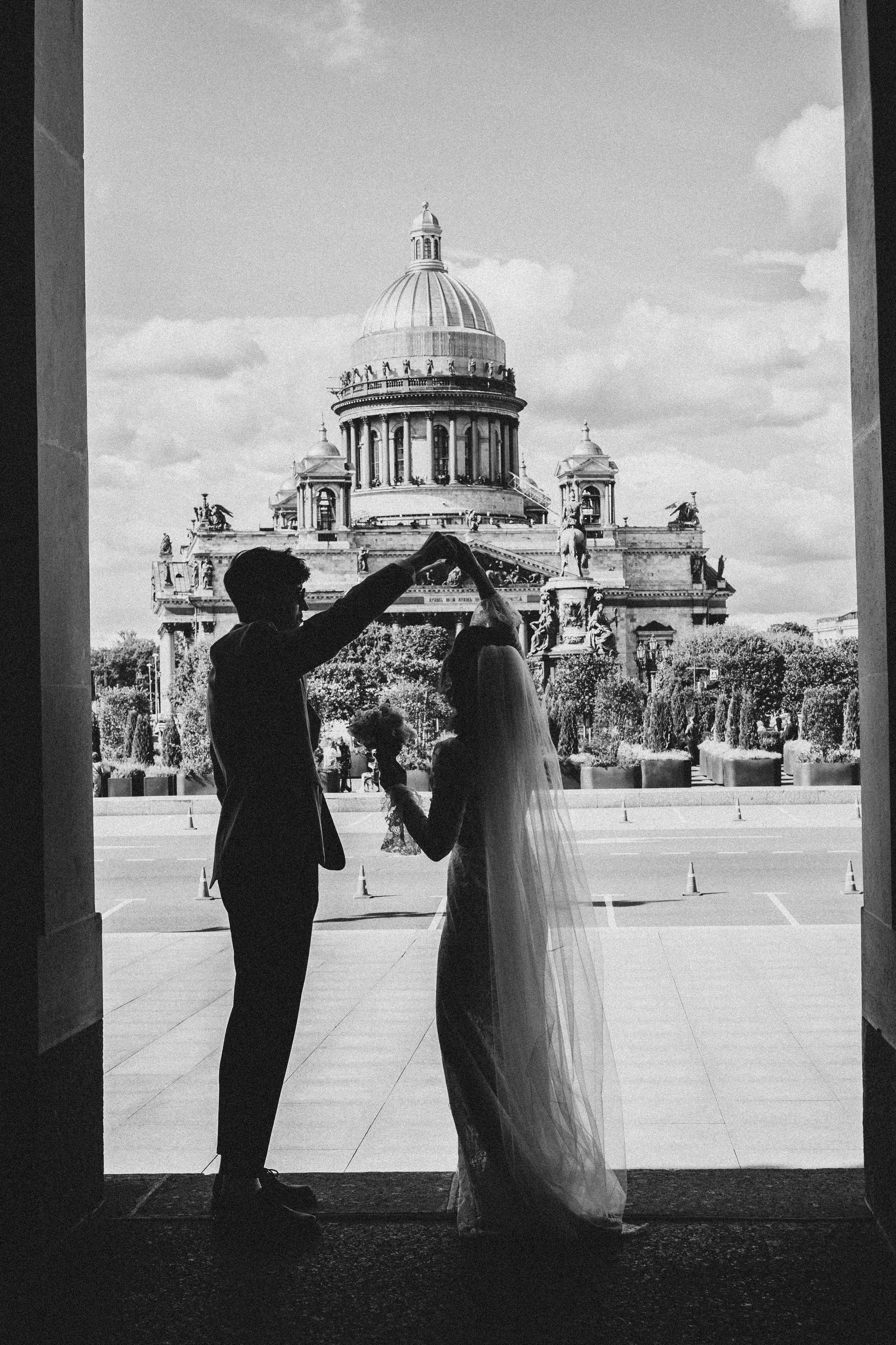 СВАДЕБНАЯ ПРОГУЛКА ВОЗЕ ИСАИКЕВСКОГО СОБОРА АСТОРИИ И ЗАКОНОДАЛЕТНОГО СОБРАНИЯ. Профессиональный фотограф, Санкт-Петербург — Виктория Богомолова