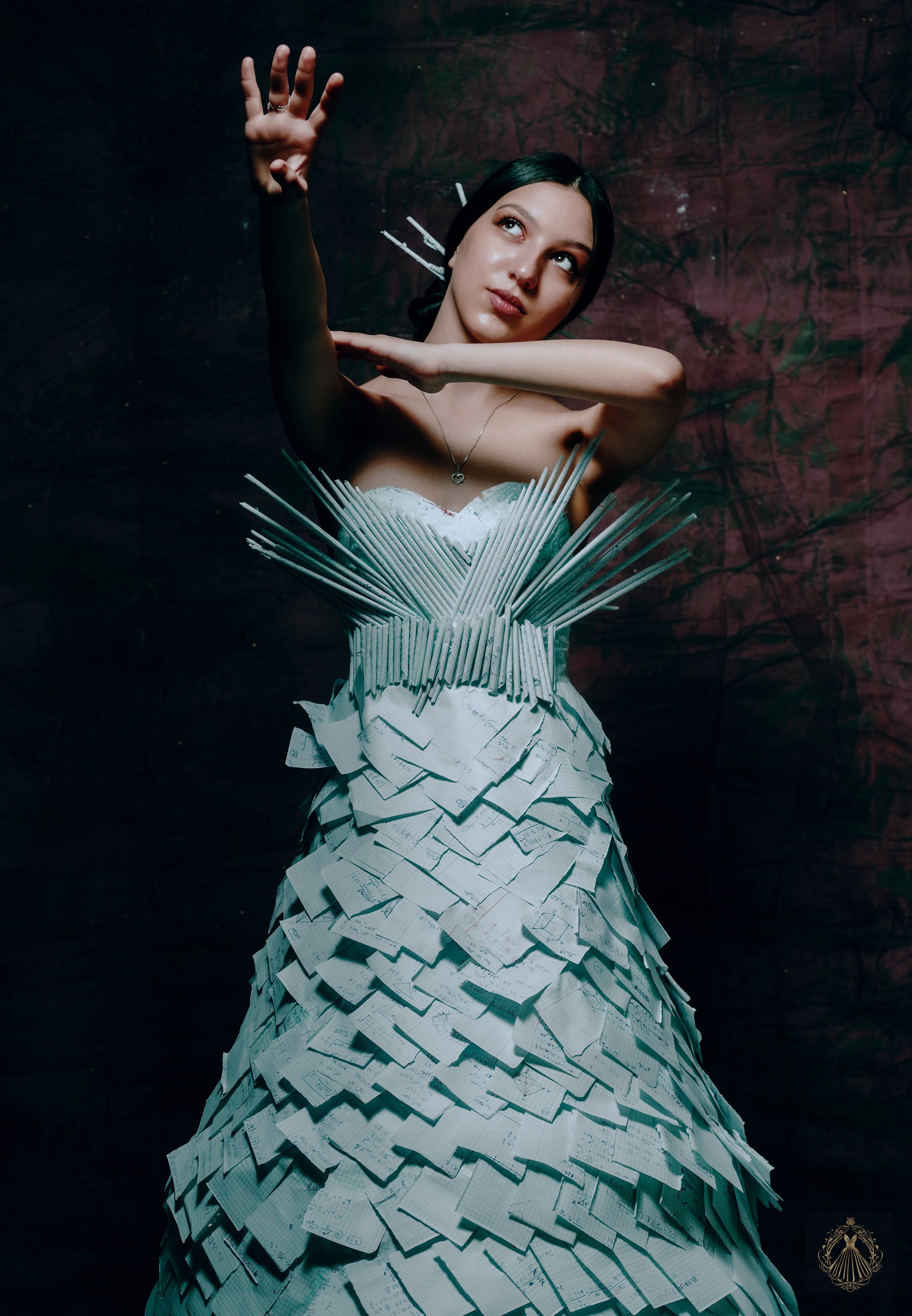 Бумажное платье. Портретный фотограф Денис Милютин