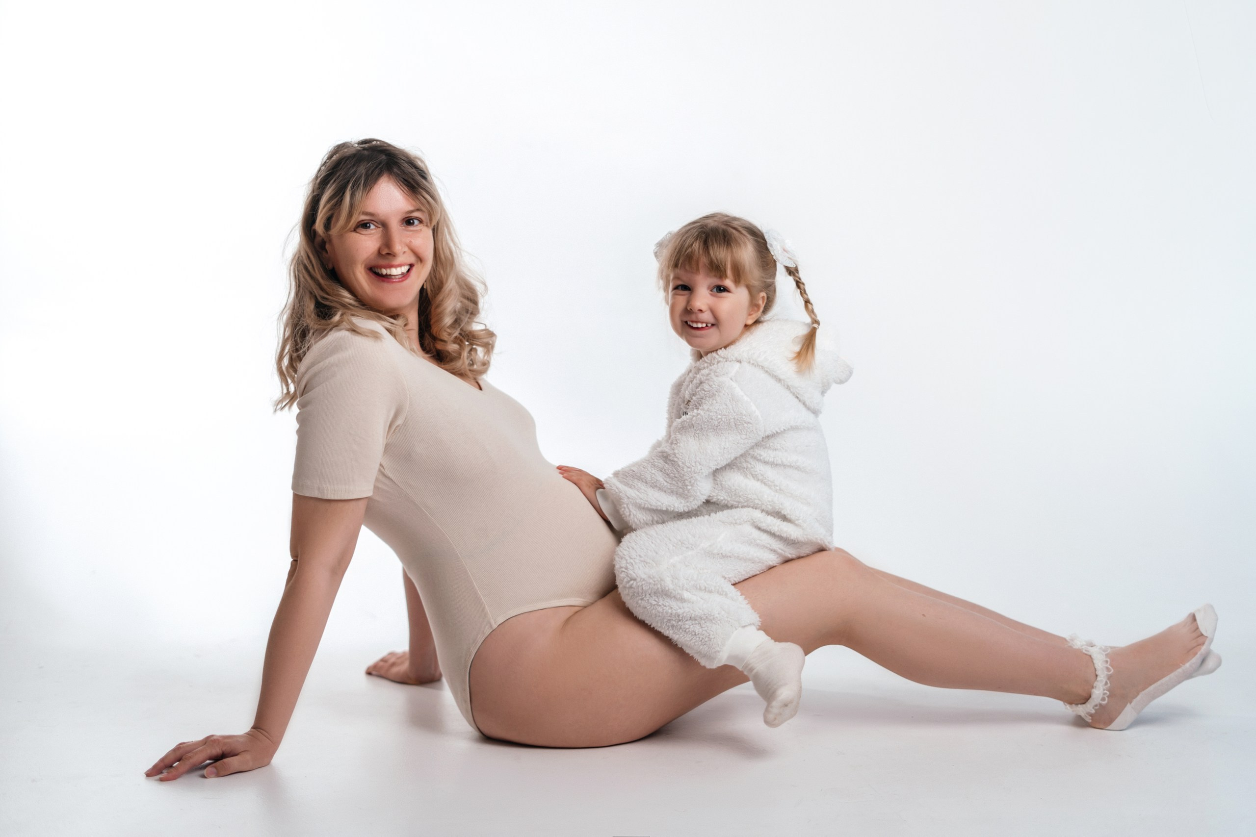 Беременность. Съемка в студии. Мила Посвит Фотограф новорожденных в Тобольске