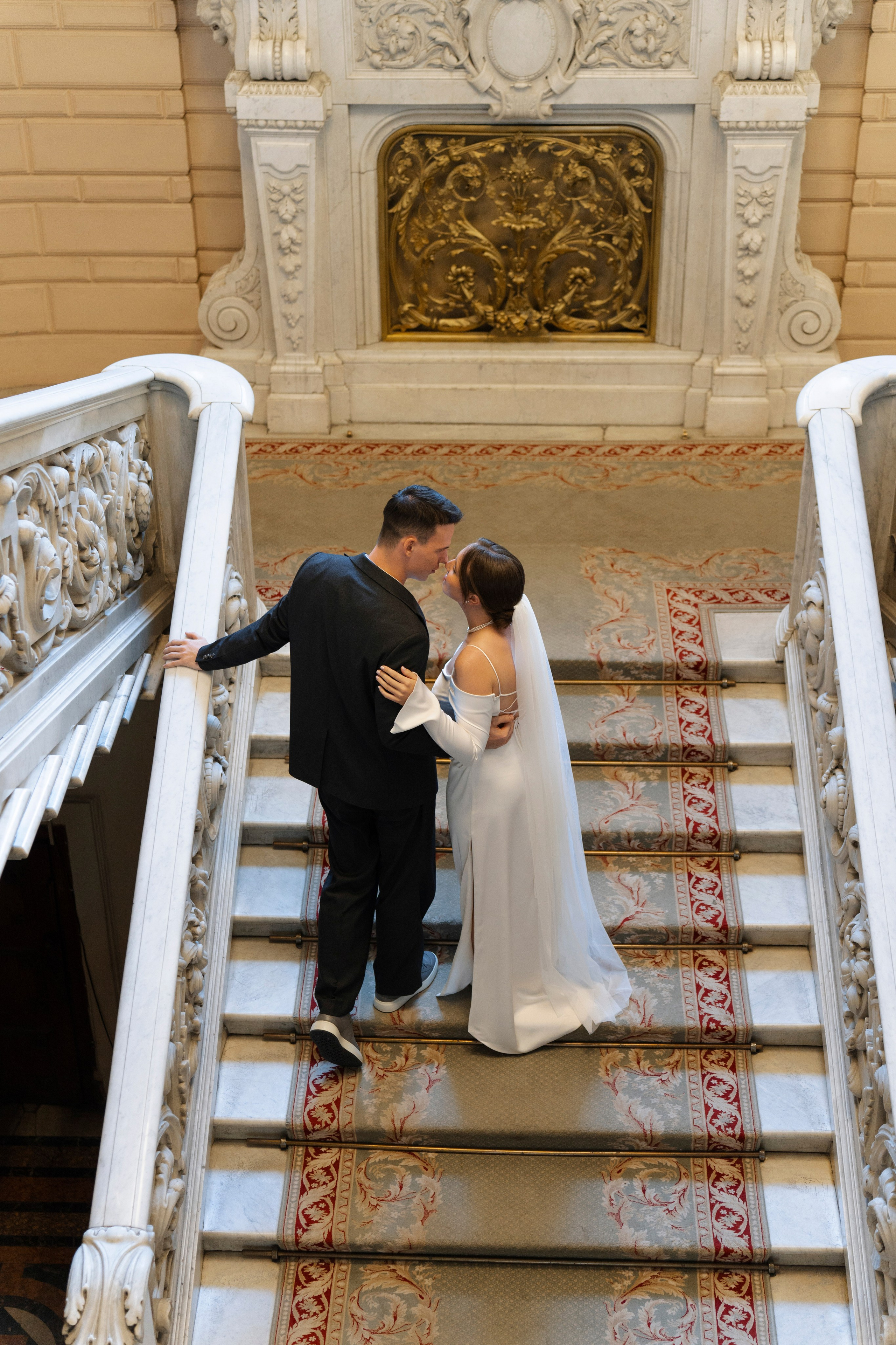 Лёня и Юля. Питер. От утра в отеле до вечеринки в ресторане на заливе. Цифра и плёнка. Свадебный фотограф Катерина Чулкова