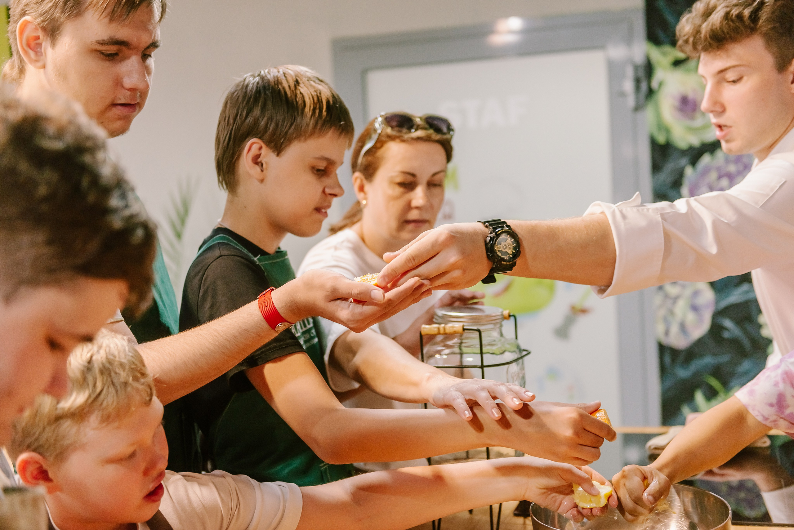 Инклюзивная кухня добра в Артишок 30. 07.35. Детский фотограф, семейный фотограф и репортажи в Кемерово