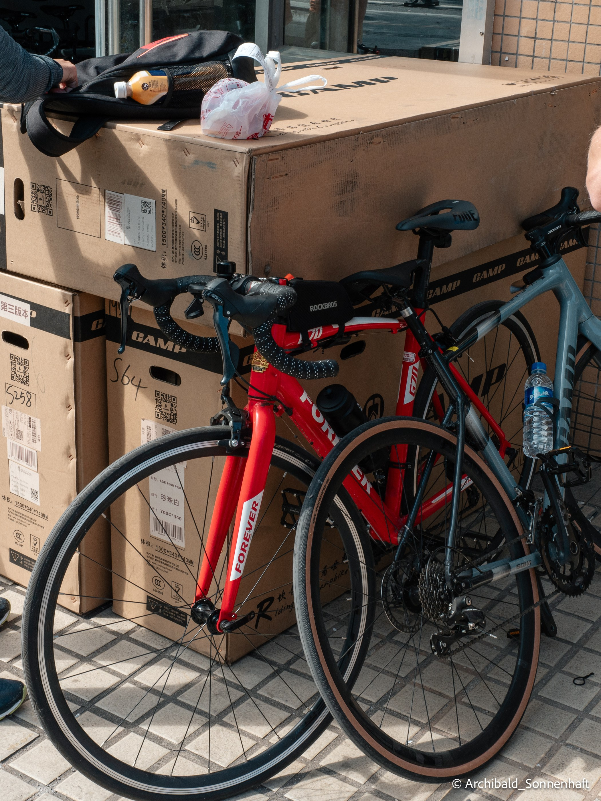 The first time on a road bike. Photographer in Guangzhou, China. Archibald Sonnenhaft