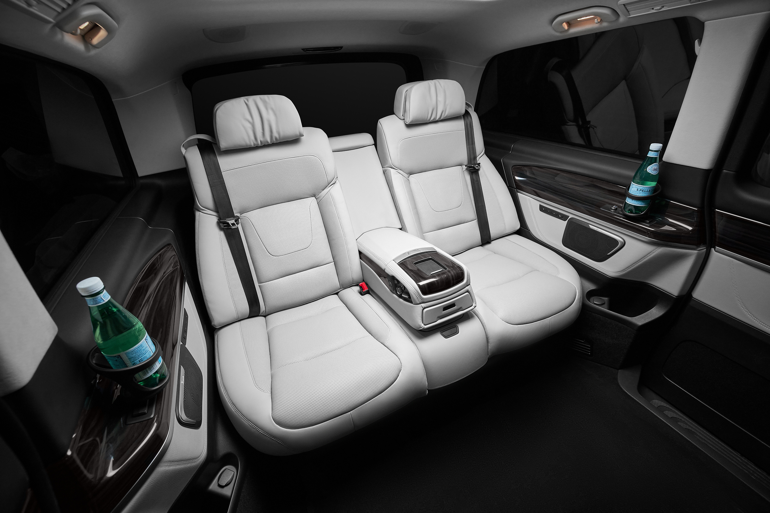 Mercedes-Benz Vito White. Репортажный фотограф и ретушер в Москве Наталья Алексеева