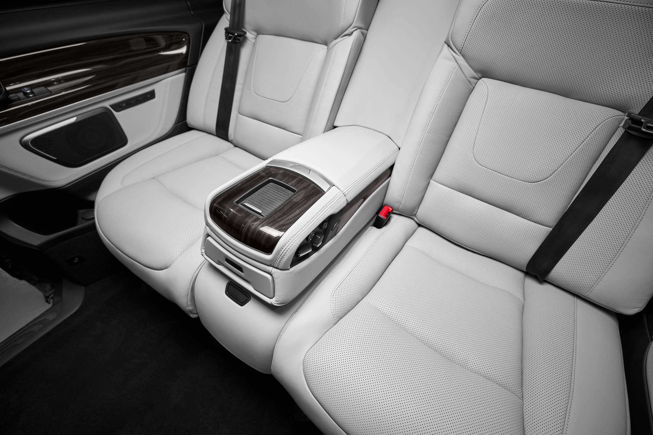 Mercedes-Benz Vito White. Репортажный фотограф и ретушер в Москве Наталья Алексеева