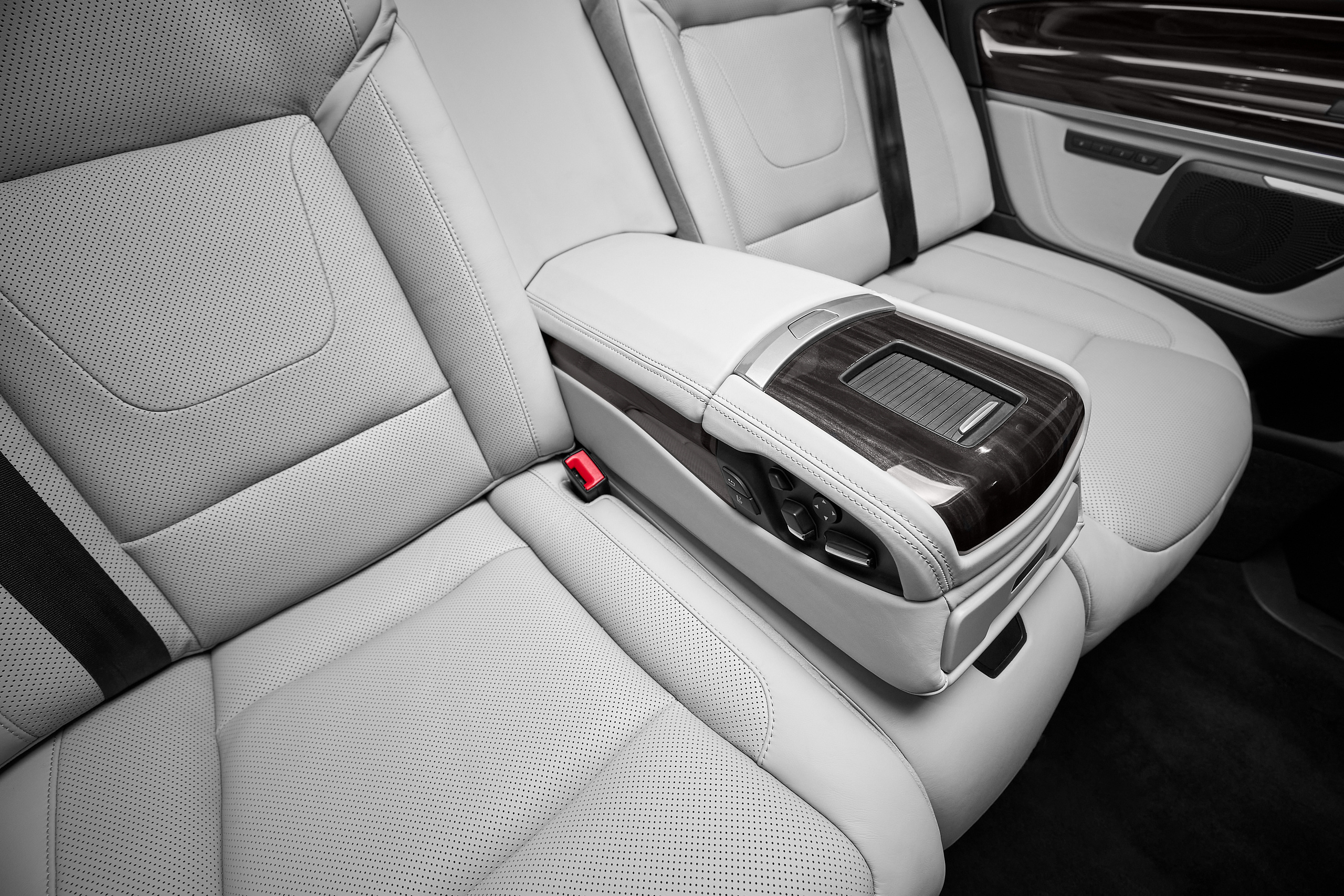 Mercedes-Benz Vito White. Репортажный фотограф и ретушер в Москве Наталья Алексеева