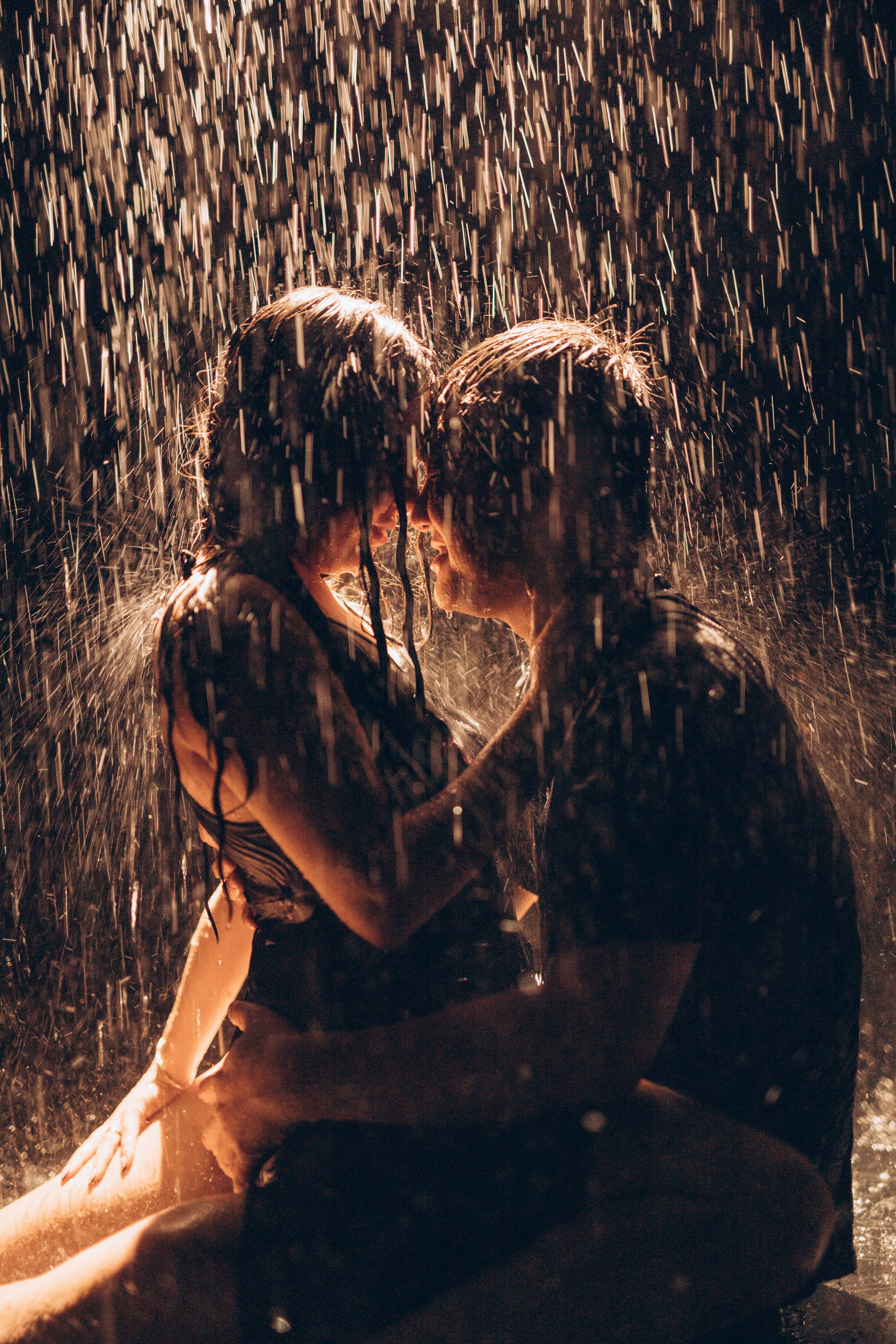 Свидание под дождем. Фотограф в Алматы Чалова Нафиса