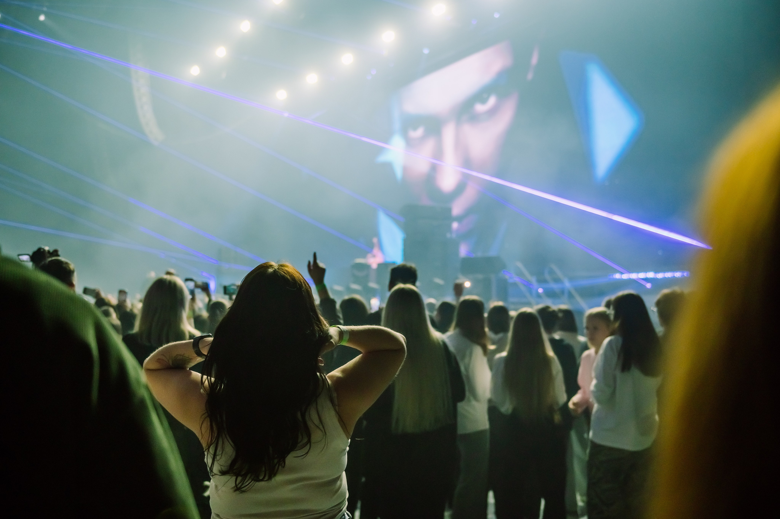 Руки вверх в Ледовом Дворце 15.11.2025. Детский фотограф, семейный фотограф и репортажи в Кемерово