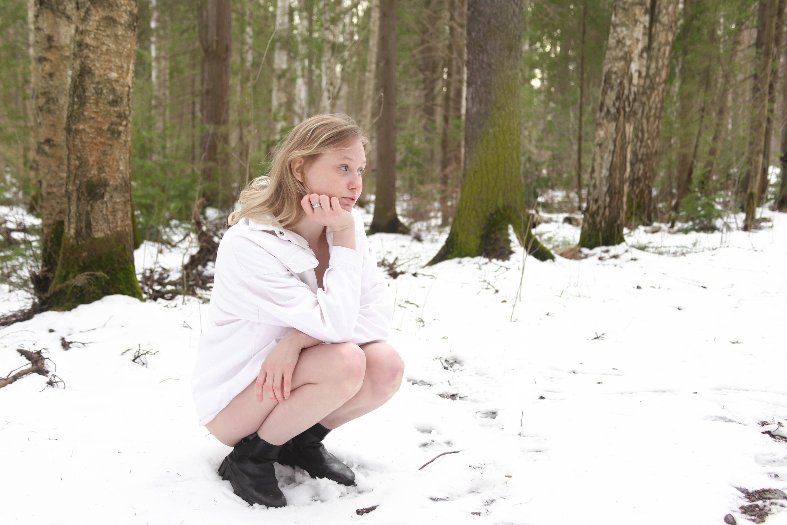 Диана на снегу босиком. Фотограф Пермь. Фотосессия в фотостудии Перми и на свежем воздухе