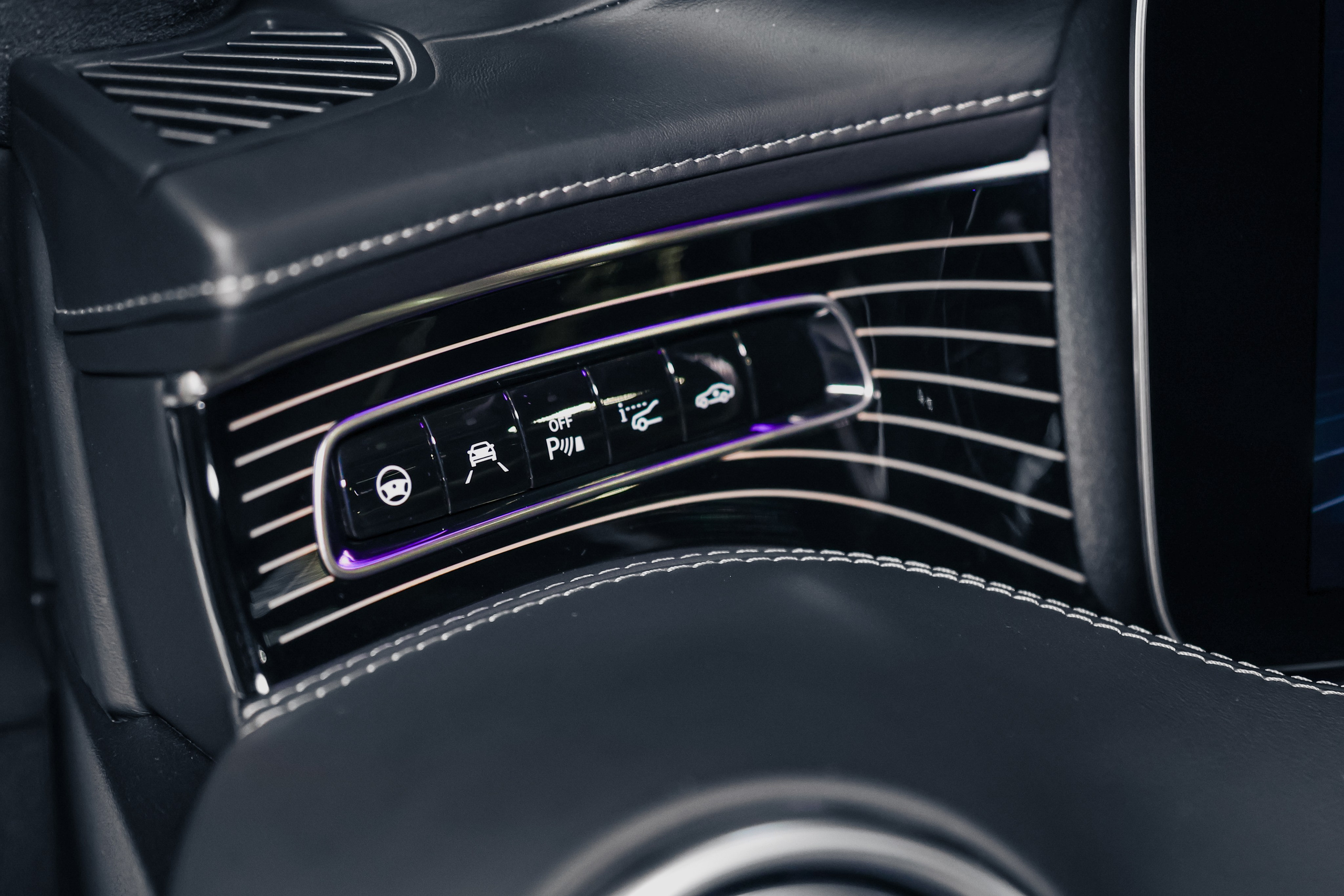 2020 MERCEDES BENZ S63 AMG WHITE ON BLACK $145,000 / 27,100 KM ODOMETER. Mixturecaptures