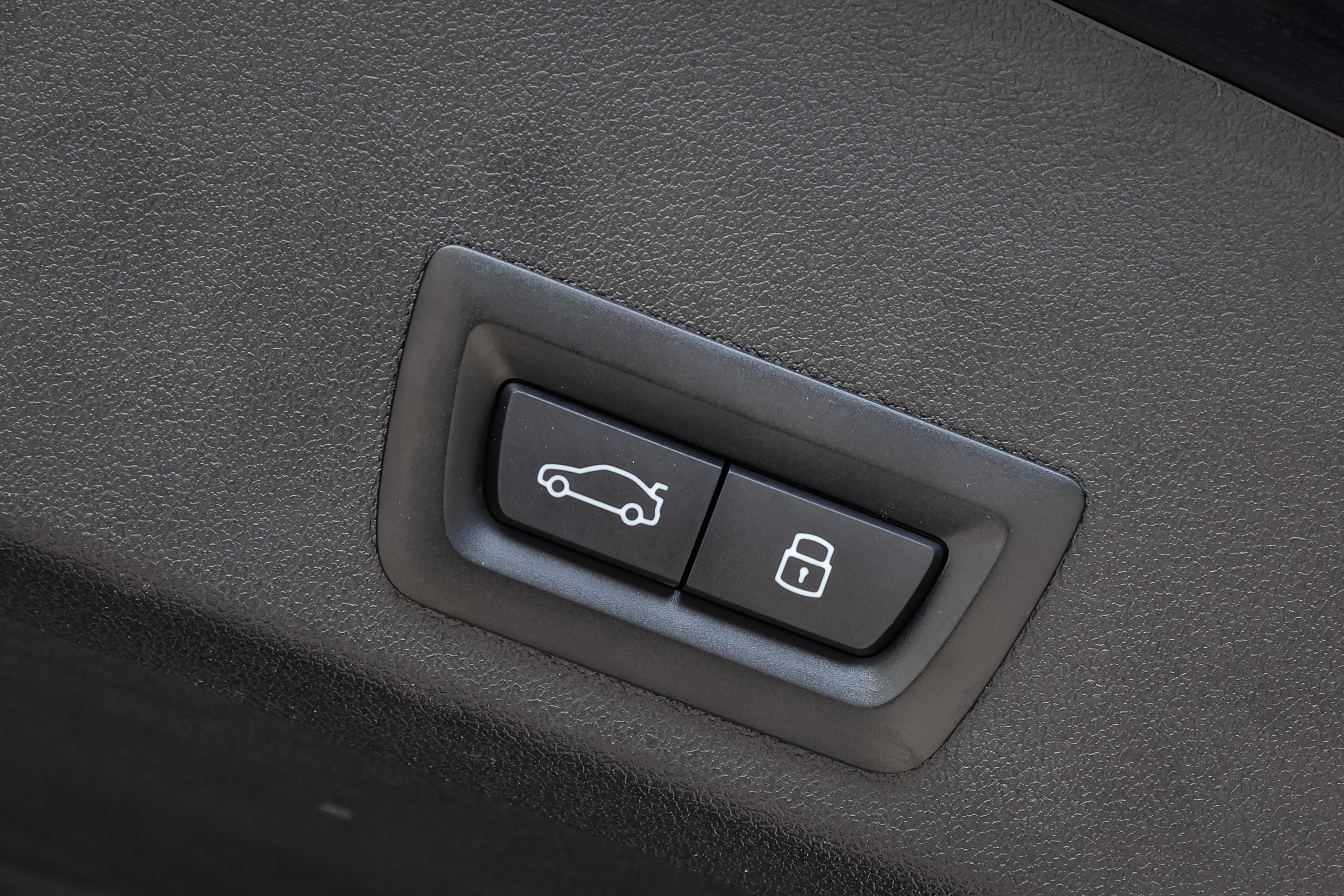 2024 BMW XM. Mixturecaptures