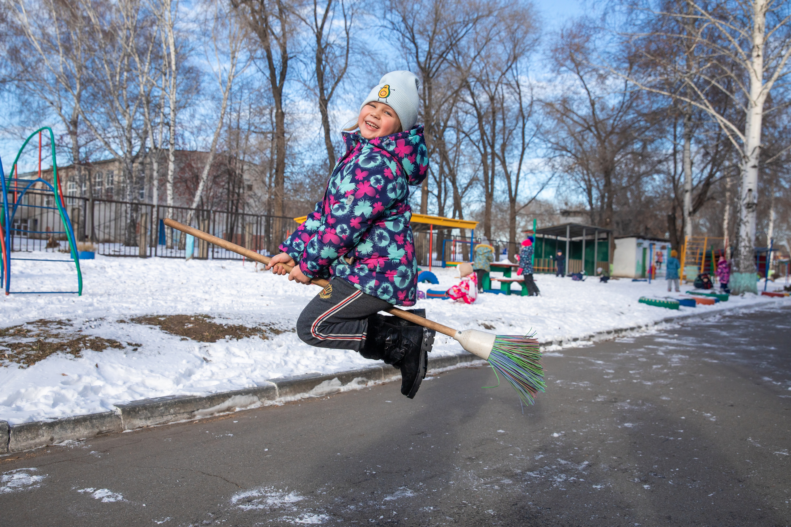 Когда по средству передвижения  сразу видно какой у тебя характер)).    Детский сад 141. Год выпуска 2022