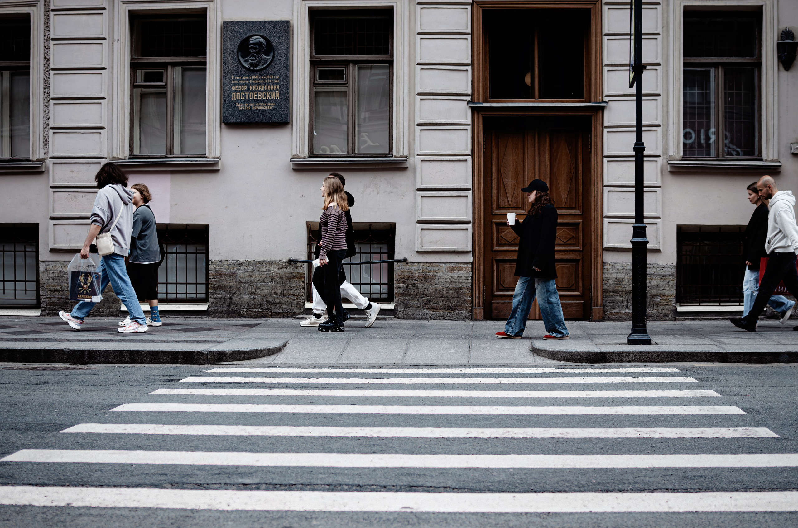 «С широко закрытыми глазами» (городская фотопрогулка для Н.)