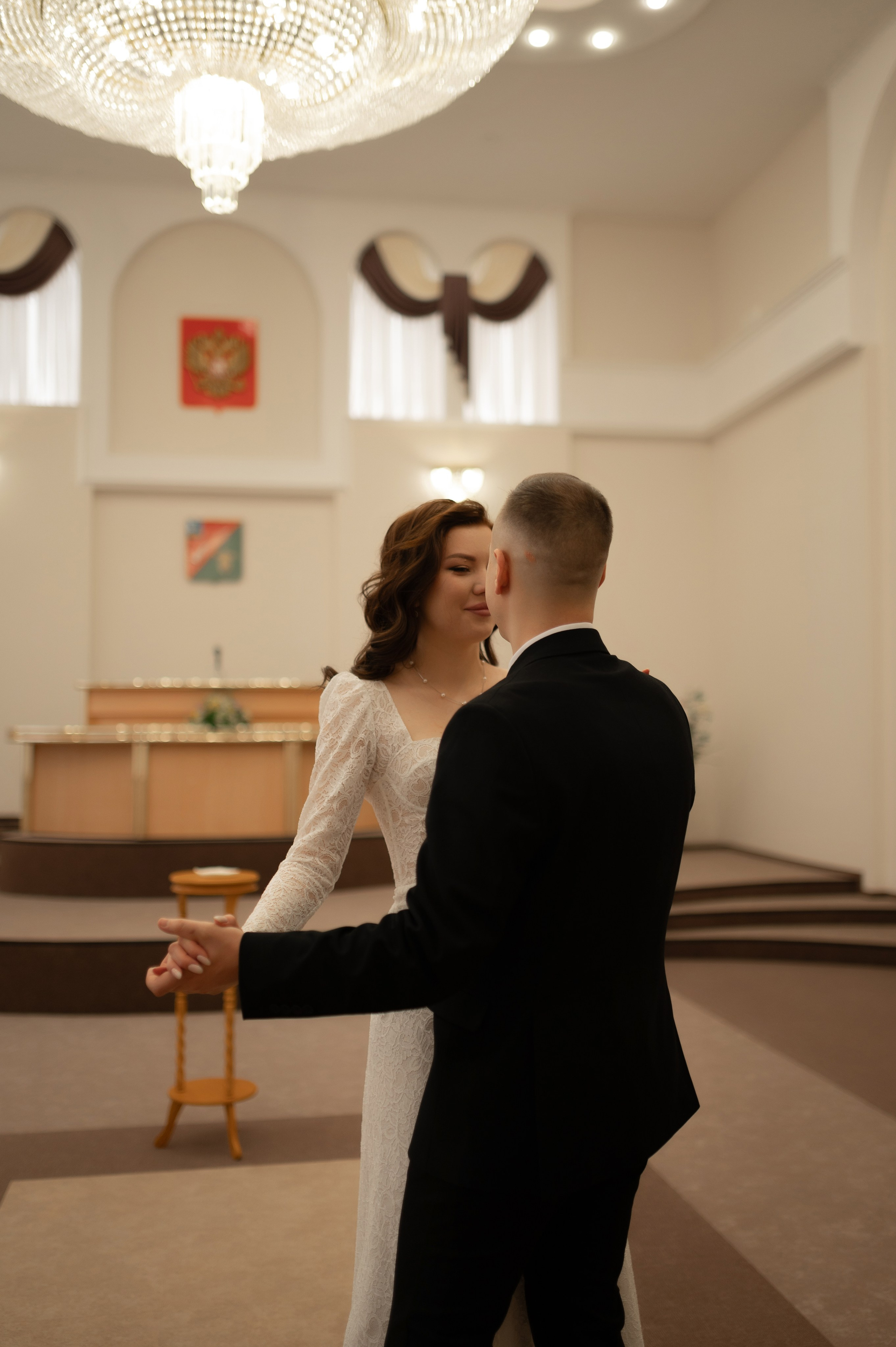 «И вот теперь остаются эти три: вера, надежда, любовь. Но величайшая из них — любовь». Твой личный проводник к красивым фотографиям в Старом Осколе