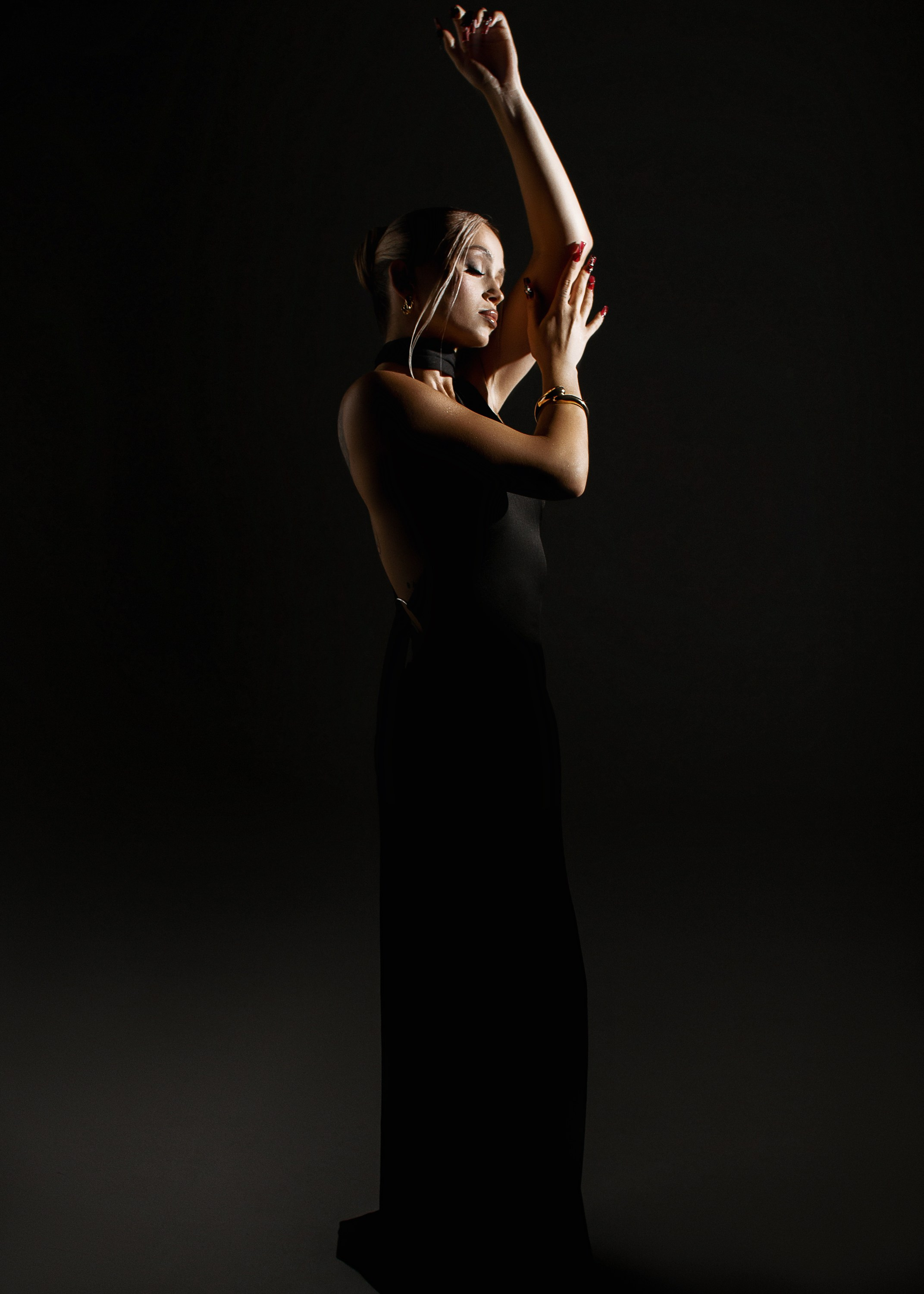 ЛИНА. Женский портрет