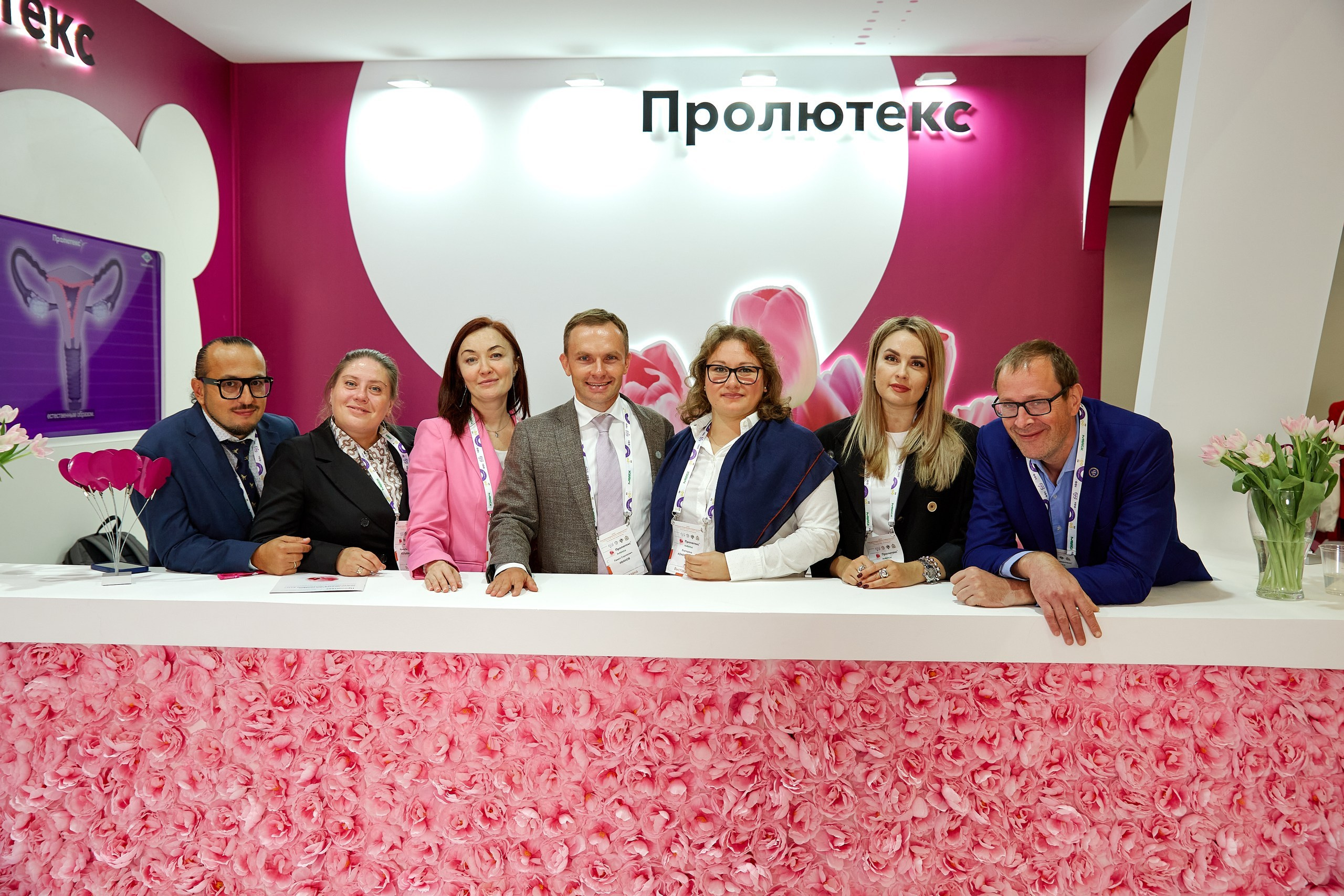 Стенд компании Angelini Pharma / Конференция РАРЧ 2023. Антон Артюшин, портретный фотограф. Москва