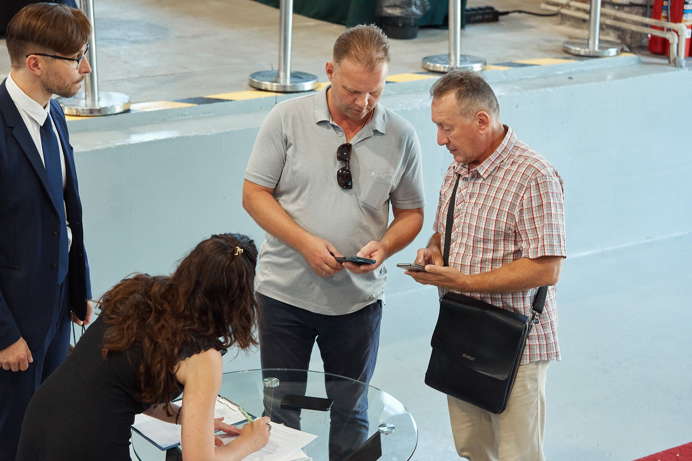 EMG / Международный форум / Презентация нового высокоточного станка. Антон Артюшин, портретный фотограф. Москва