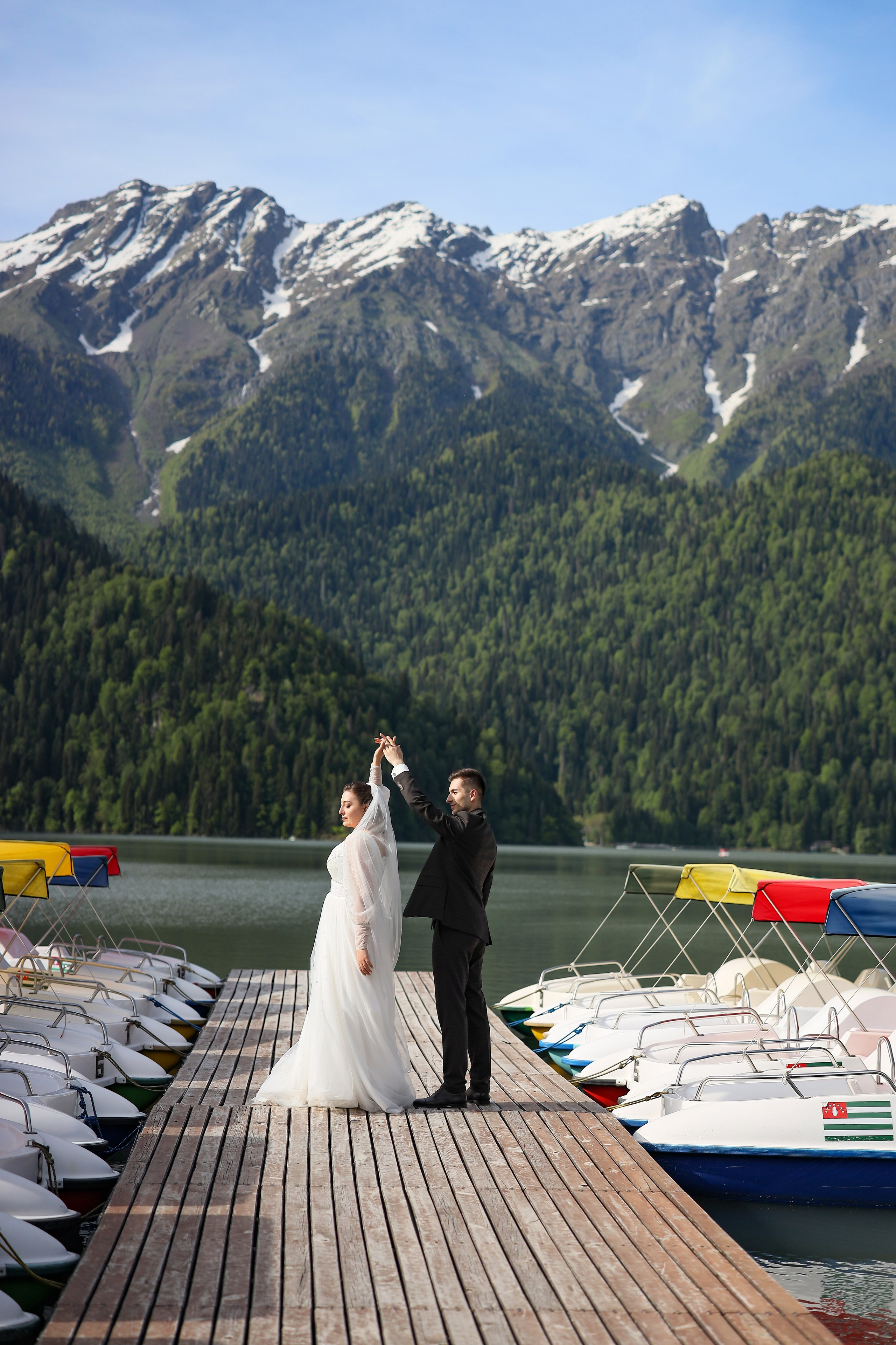 Свадебное Love story на озере Рица. Свадебный и семейный фотограф в Абхазии Жанна Соснина