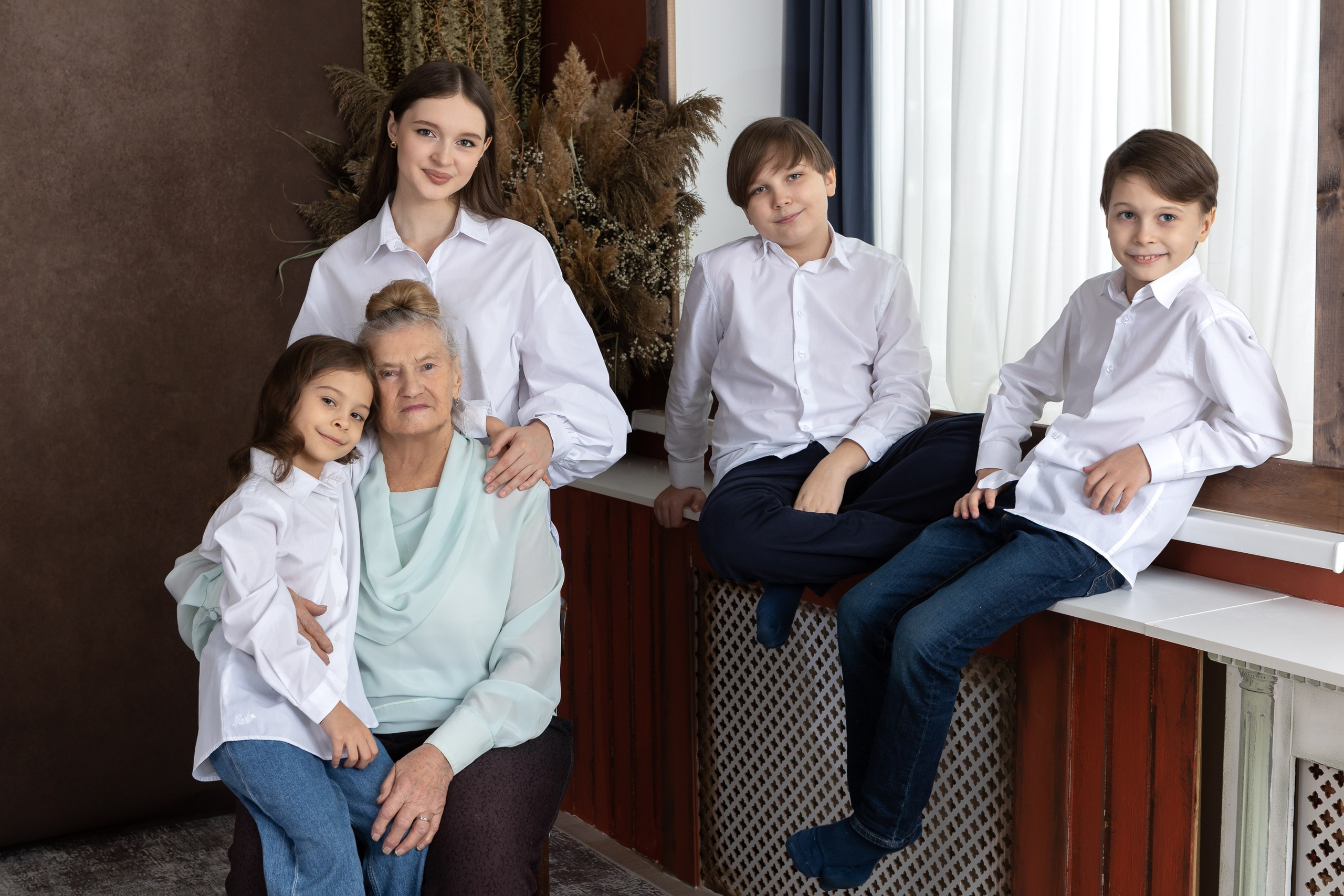 Семейная фотосессия в студии. Фотограф в Оренбурге. Профессиональный фотограф