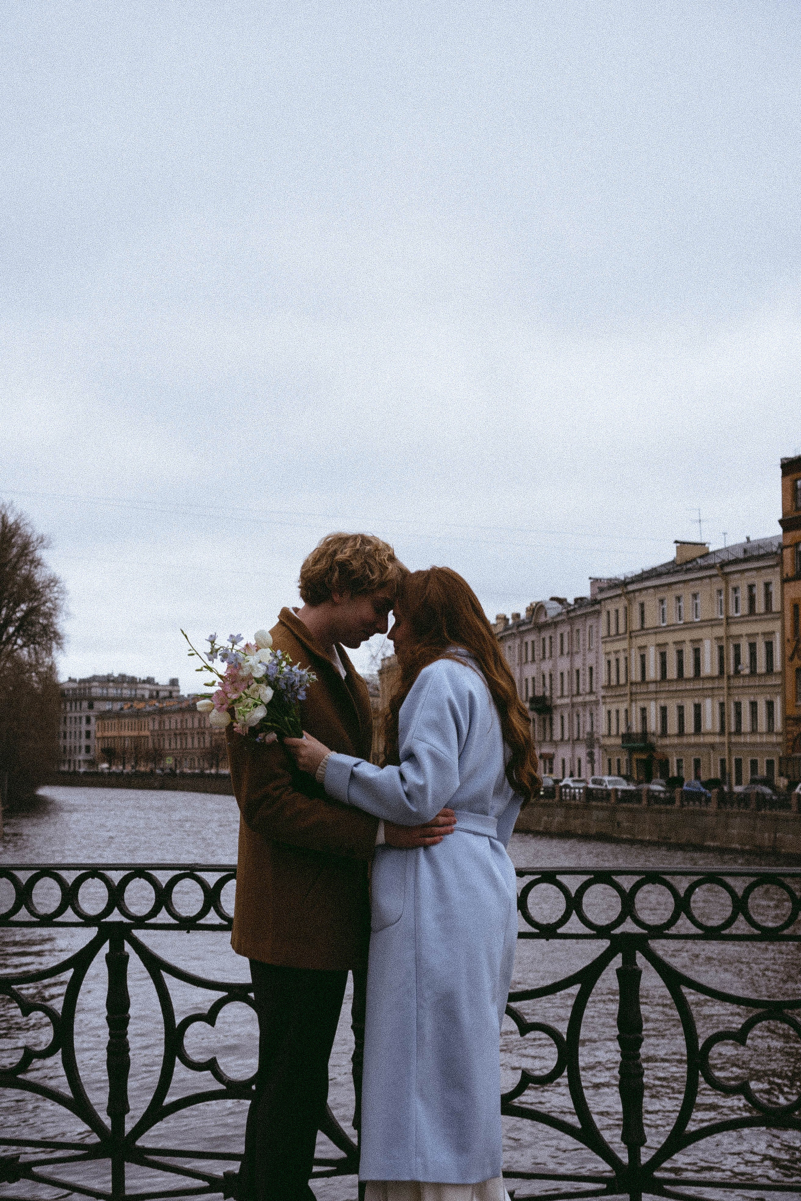 СВАДЕБНАЯ СЬЕМКА В ОТЕЛЕ. СБОРЫ ЖЕНИХА И НЕВЕСТЫ И ТАКЖЕ ТОР И ПОДГОТОВКА К ПРОГУЛКЕ И ПРОГУЛКА ПО ПЕТРОГРАДКЕ. Профессиональный фотограф, Санкт-Петербург — Виктория Богомолова