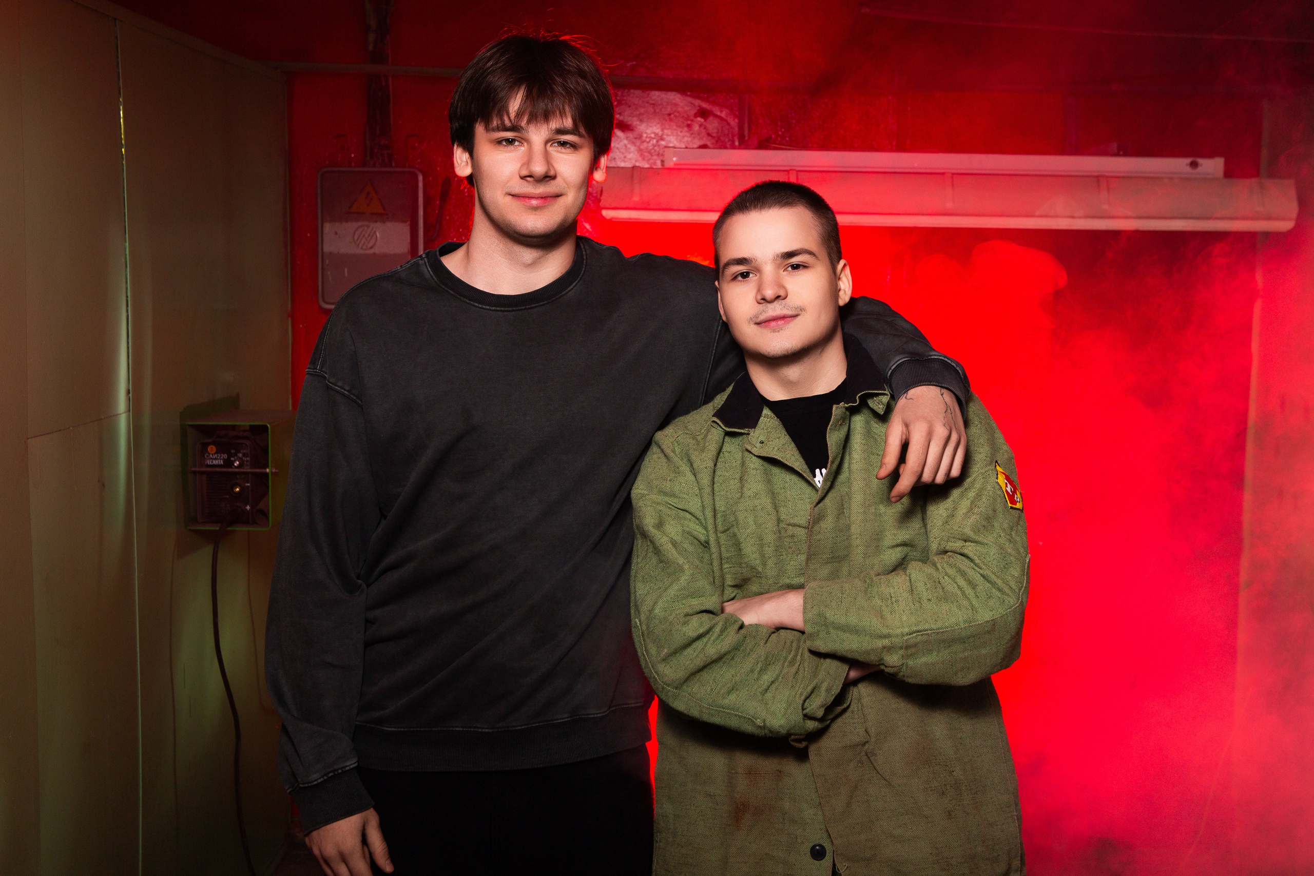 Фотосессия в Цеху для Выпускников Сварочного Производства | Твой Альбом Мценск. ТВОЙ АЛЬБОМ / ТВОИ ПРАВИЛА