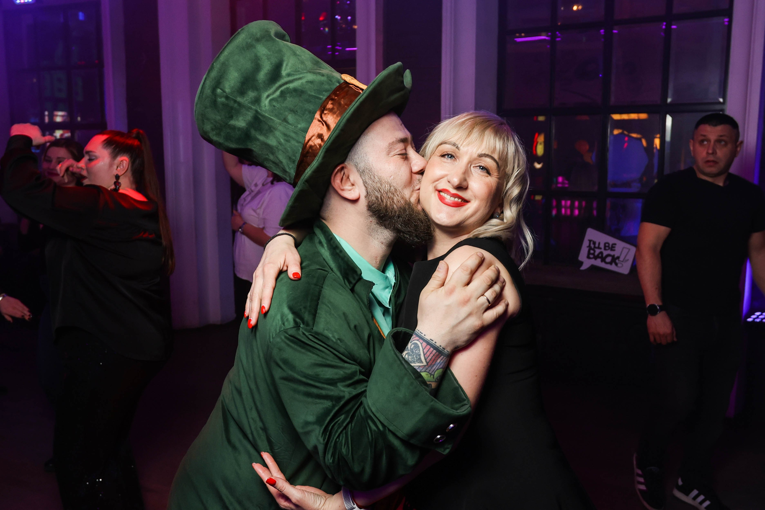 БАР РУКИ ВВЕРХ