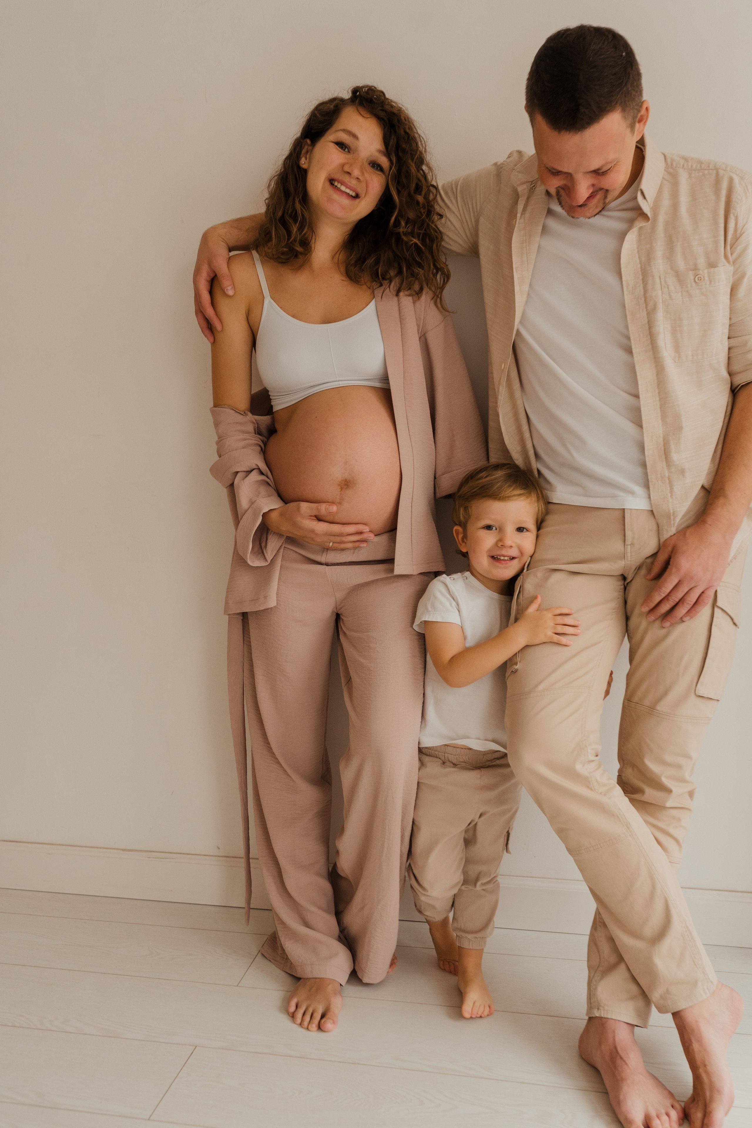 Семейная фотосессия в студии в Москве, семейный фотограф Анна Полушина. Свадебный фотограф в Москве Анна Полушина