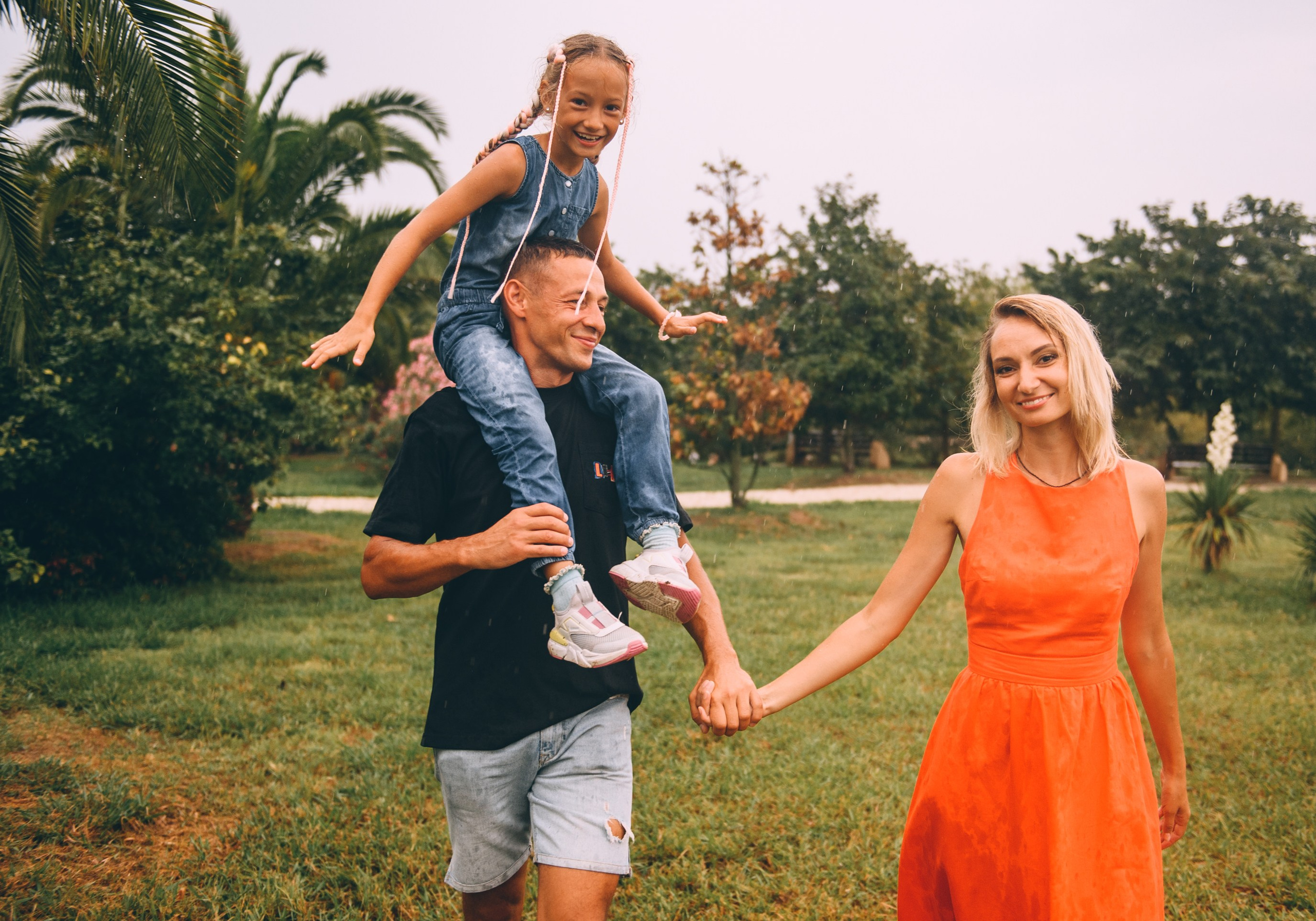 Под летним дождем. Орнитологический парк. Свадебный и семейный фотограф София Невская