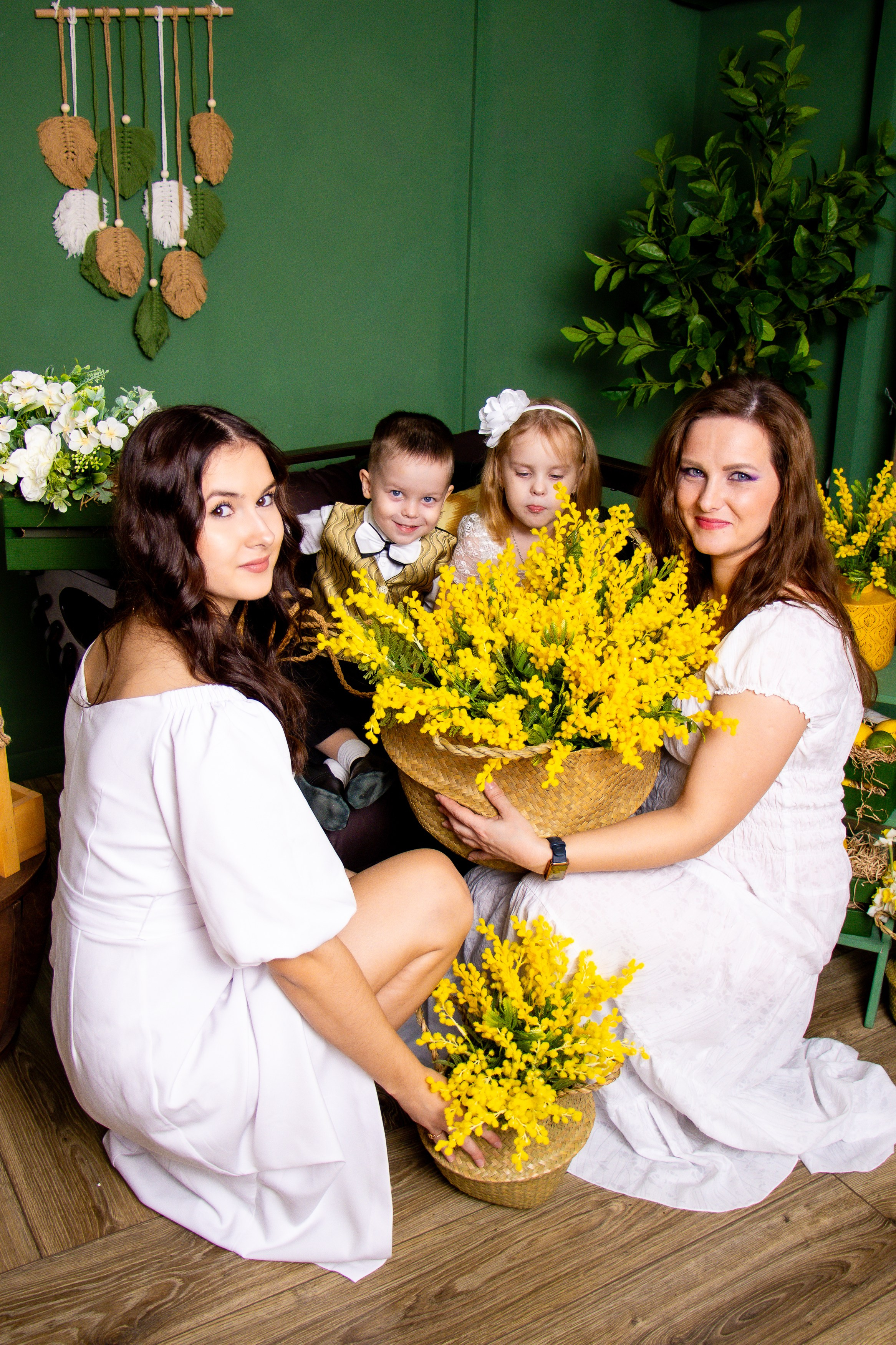 Семейная съемка с мимозой. Фотограф Татьяна Матрос