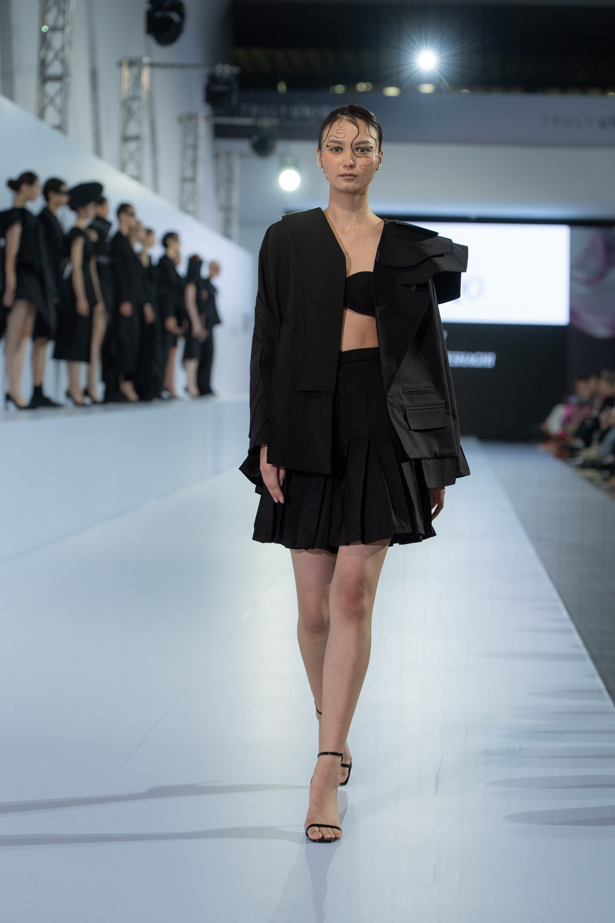 Uniqo by katayoun Eshagi. Сайт Алматинского НЮ АРТ, будуар и фэшн фотографа Дениса Карпенко