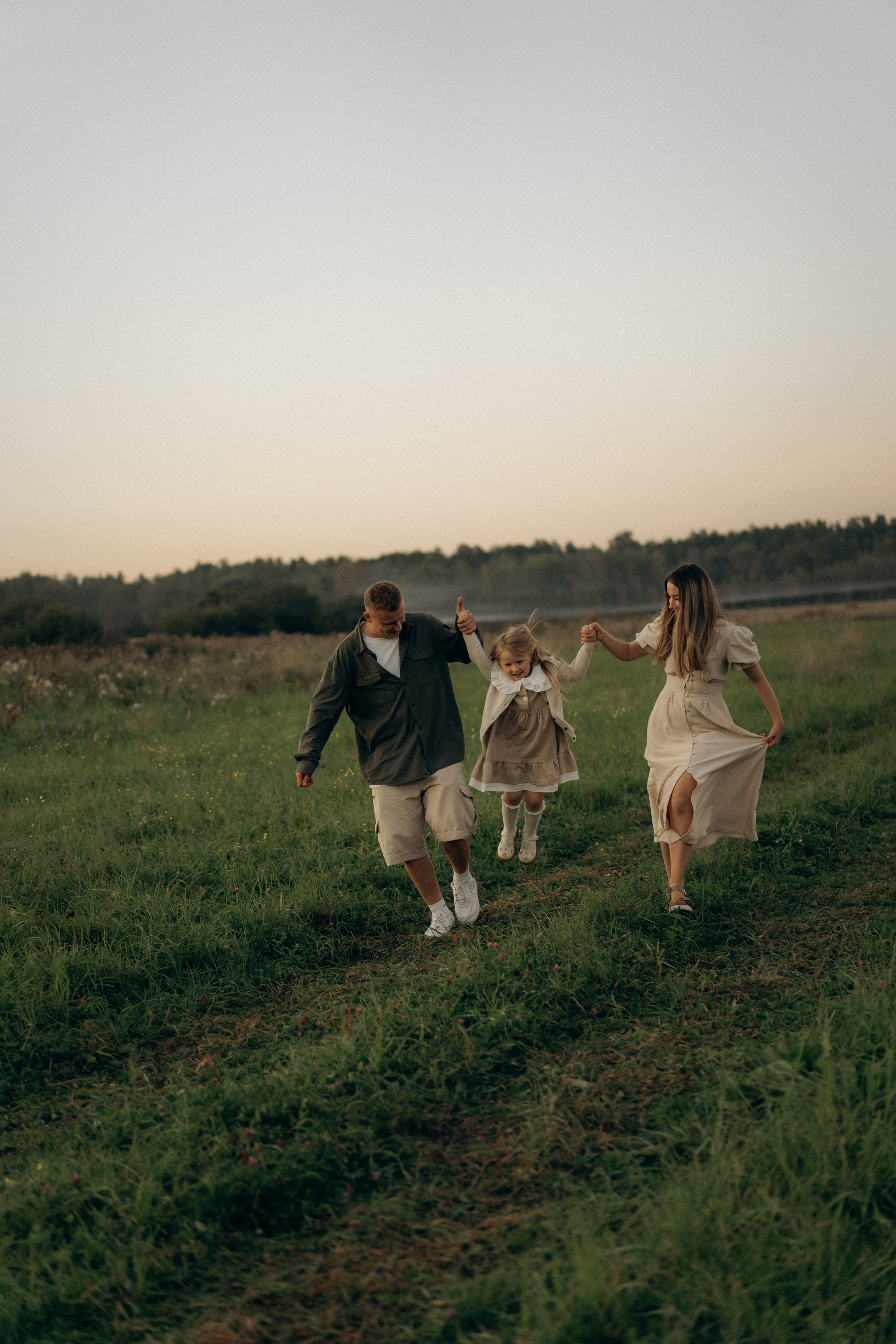 Летний вечер в поле. Семейный lifestyle фотограф в Москве Рената Рафикова