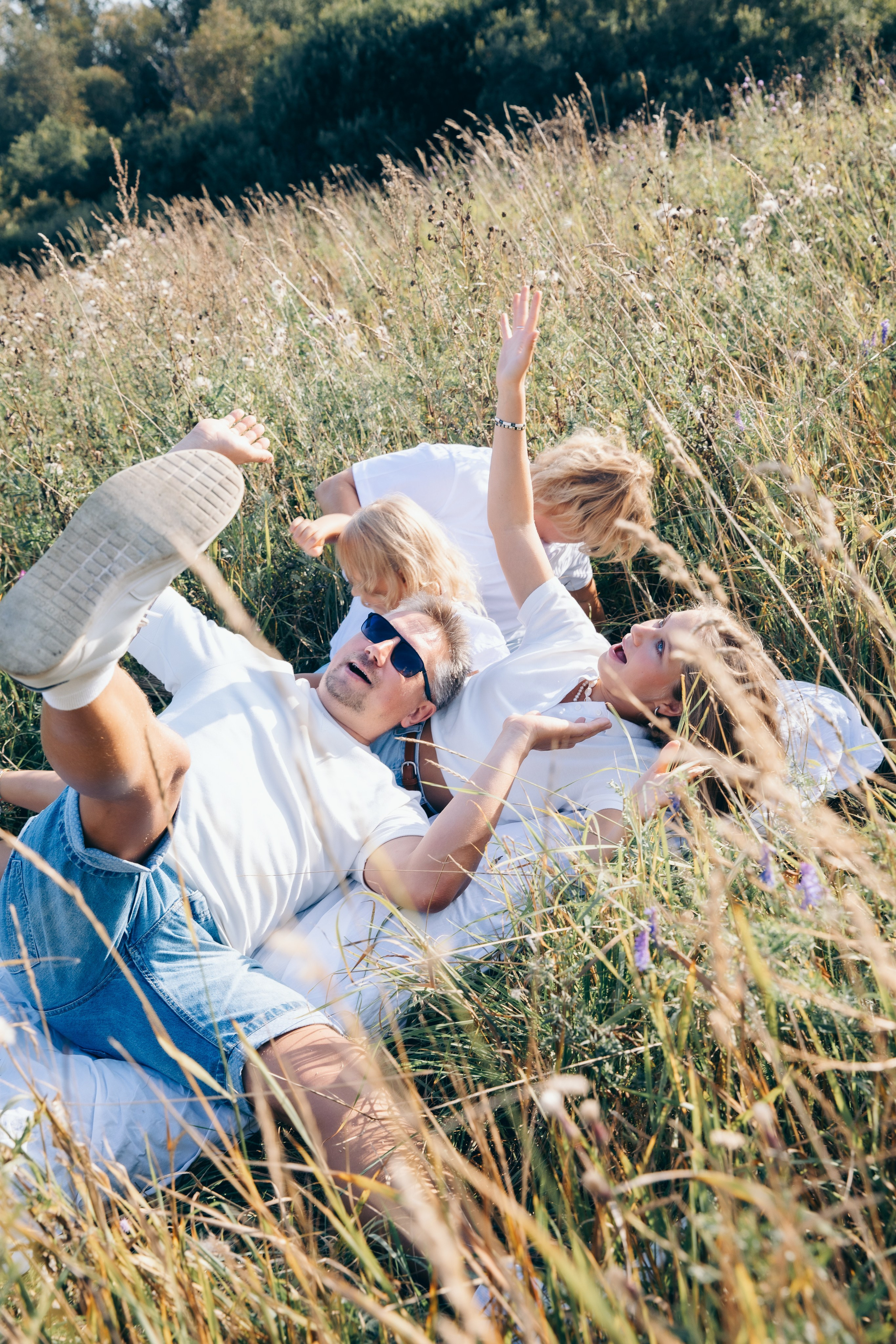 Наташа, Вадим, Арина, Тая и Пета. Август 2024. Фотограф в Санкт-Петербурге Алена Сертакова