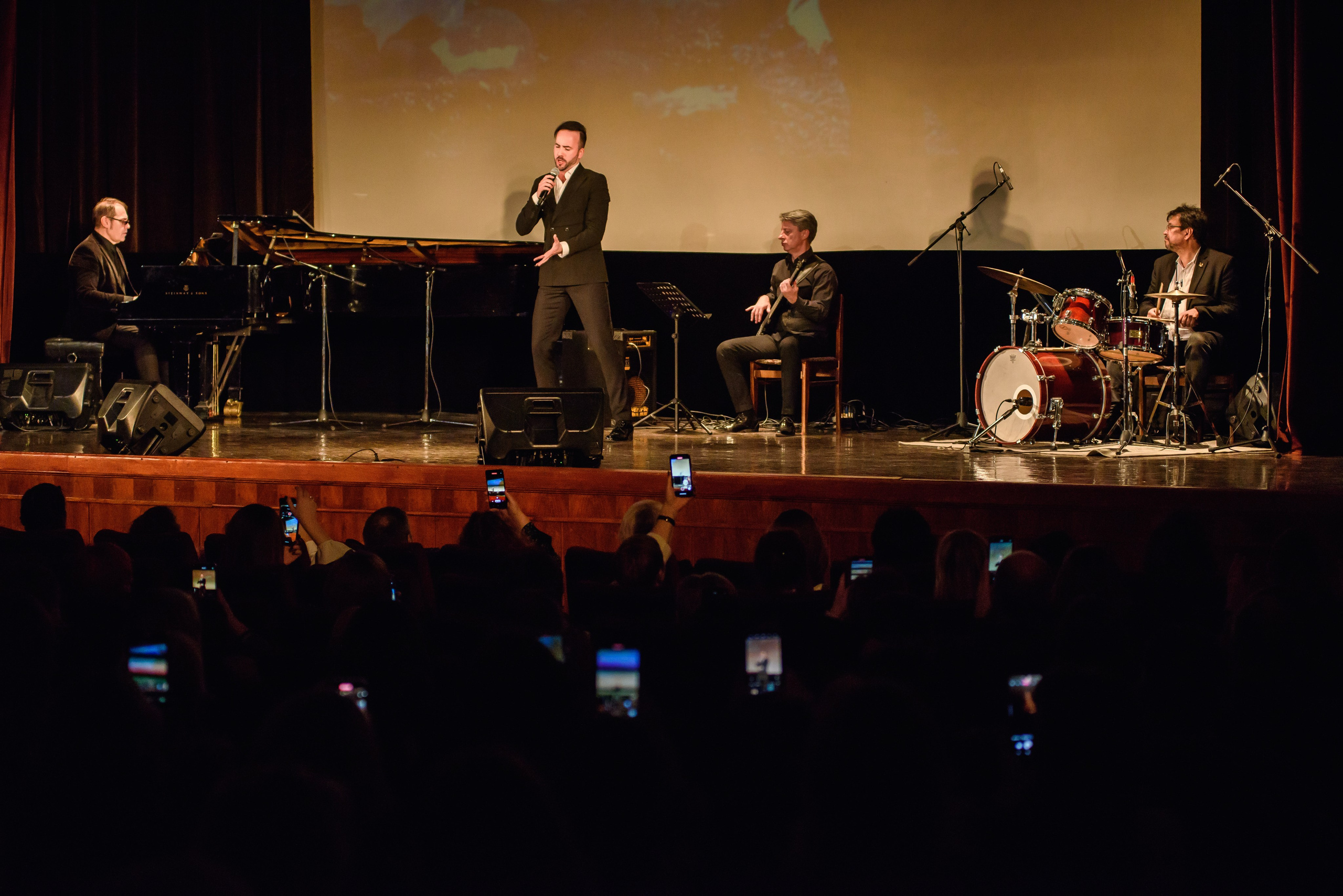 Памяти Анны Герман и Муслима Магомаева — «Имена на все времена», ЦДЛ. Бренд-фотограф для экспертов и блогеров в Москве Влада Горбовская