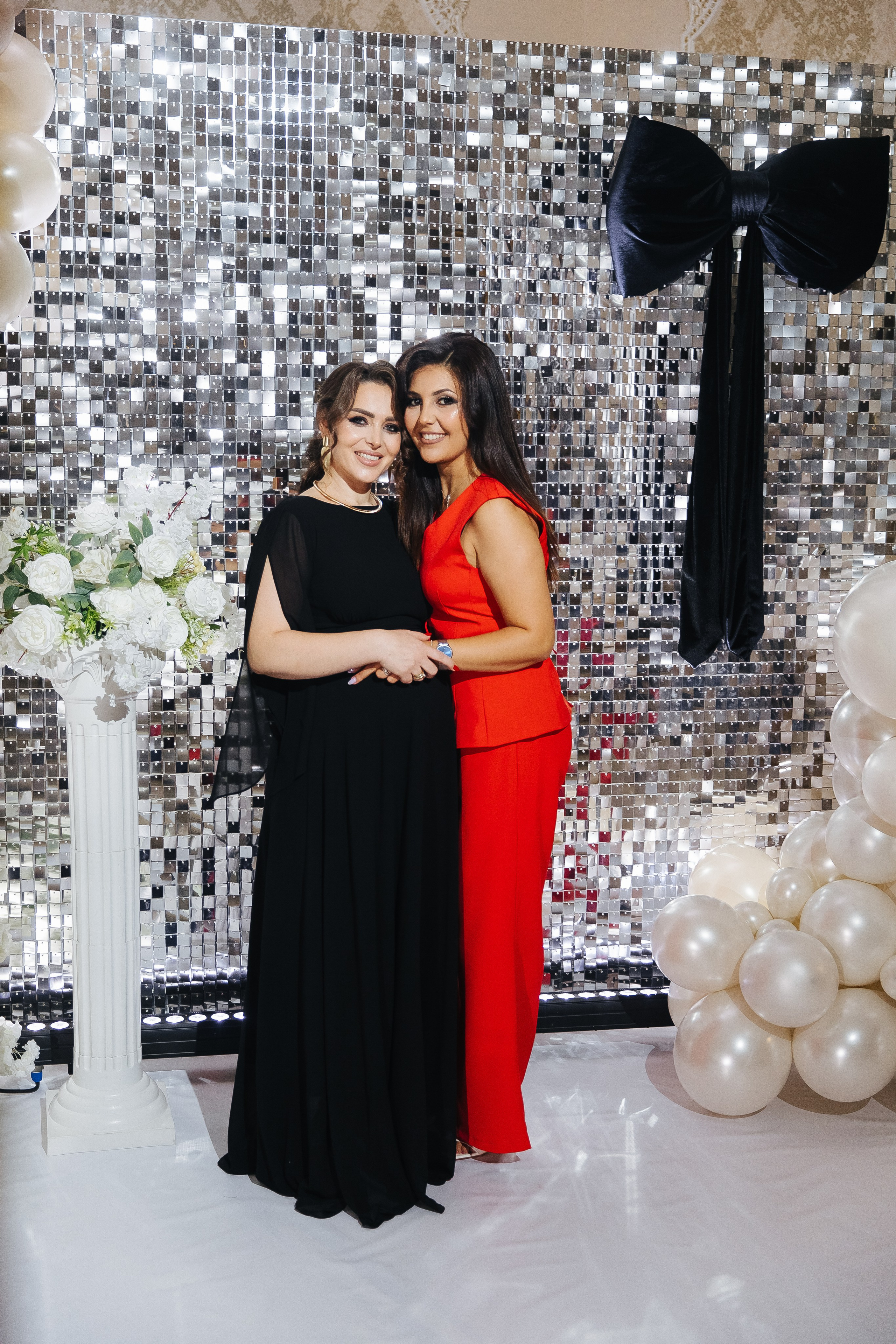 Ани и Назели. 35&5 День рождения, «Янтарь». Фотограф в Красноярске Надежда Воскресенская