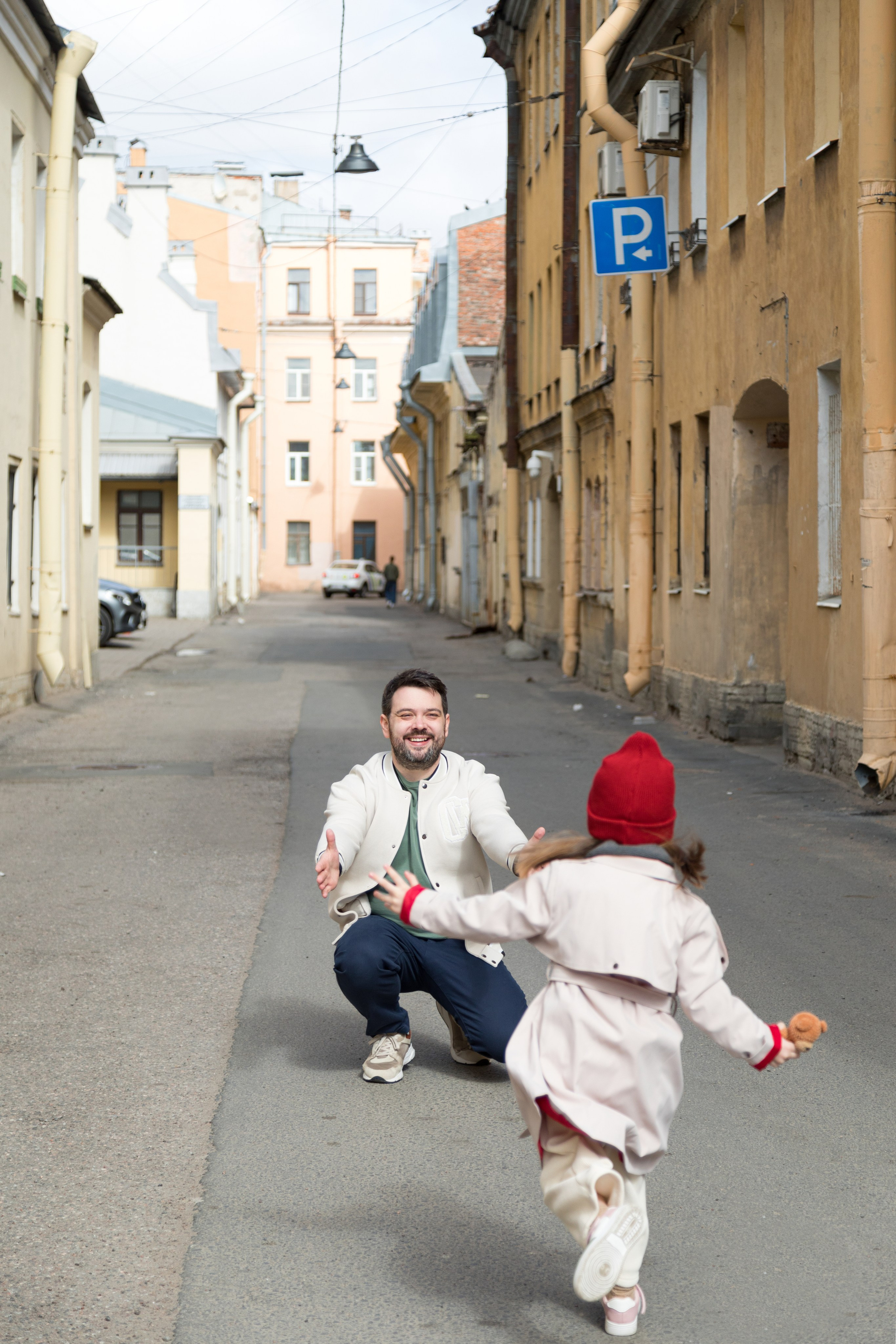Весенняя фотопрогулка папы и дочки на Васильевском острове. Детский и контент фотограф Надя Волкова Санкт-Петербург
