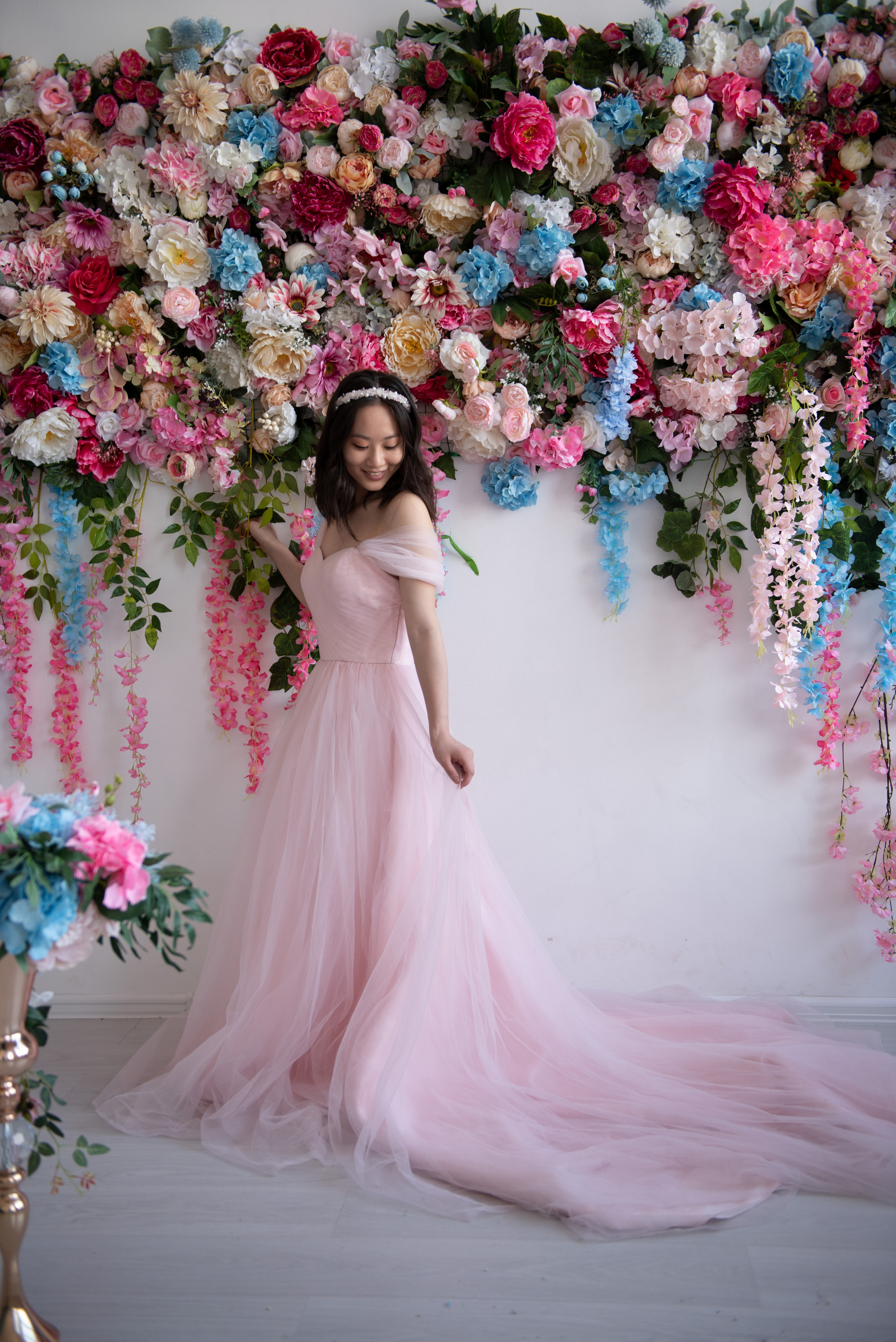 Принцесса гуляет по саду