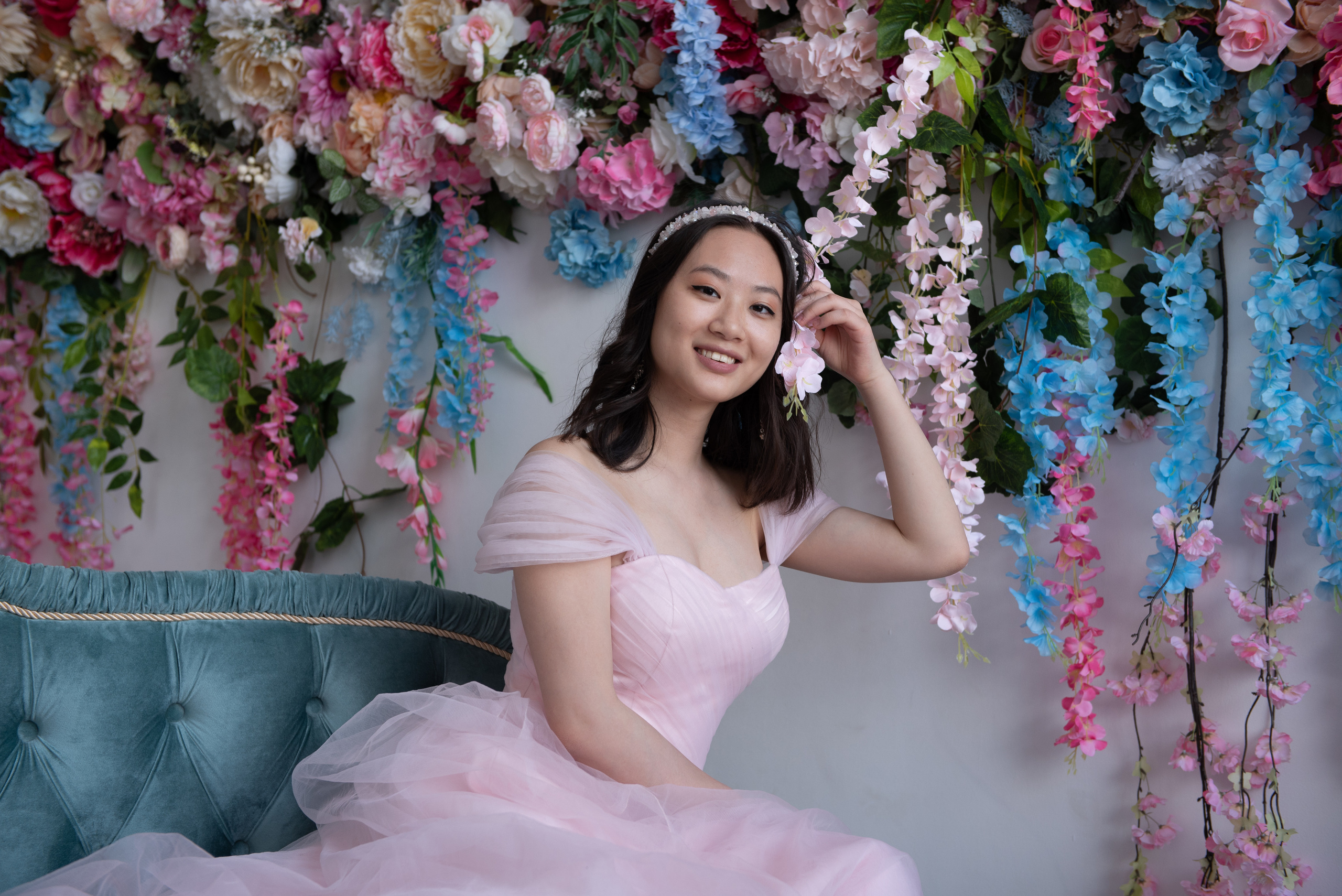 Женская весенняя фотосъемка в студии в красивом платье. Анна Боровикова, фотограф Пушкино