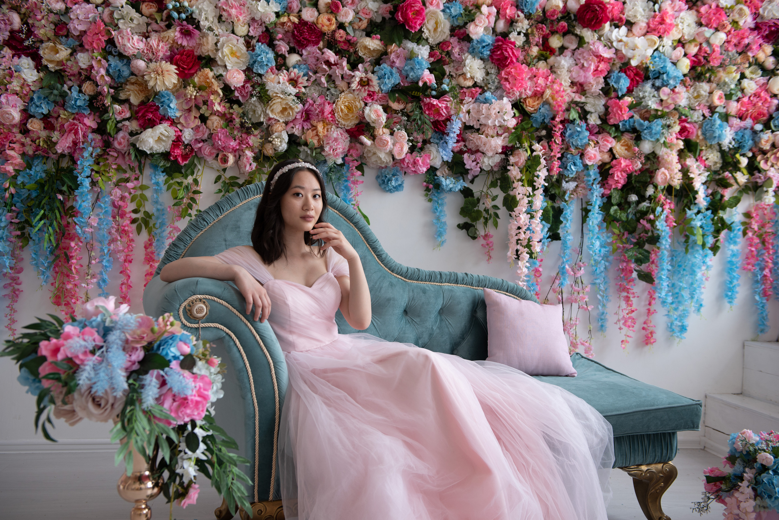 Женская весенняя фотосъемка в студии в красивом платье. Анна Боровикова, фотограф Пушкино